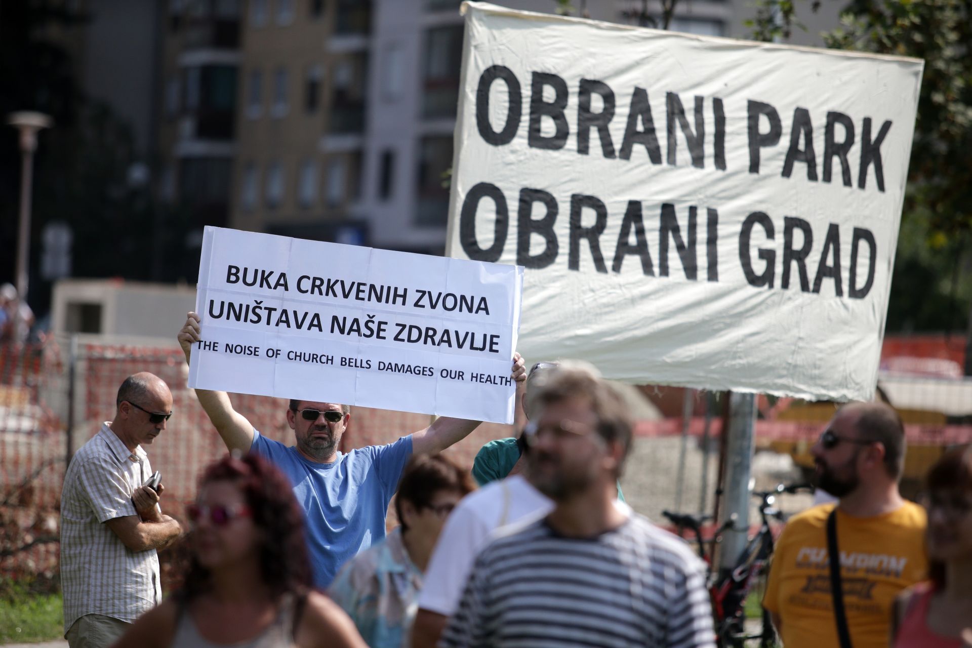 10.9.2016., Zagreb - U parku Trnjanska Savica odrzan je prosvjedni skup Obrani park, za ocuvanje parka u njegovom sadasnjem obliku, protiv bilo kakve gradnje te za pronalazenje primjerene lokacije za gradnju crkve. Photo: Petar Glebov/PIXSELL