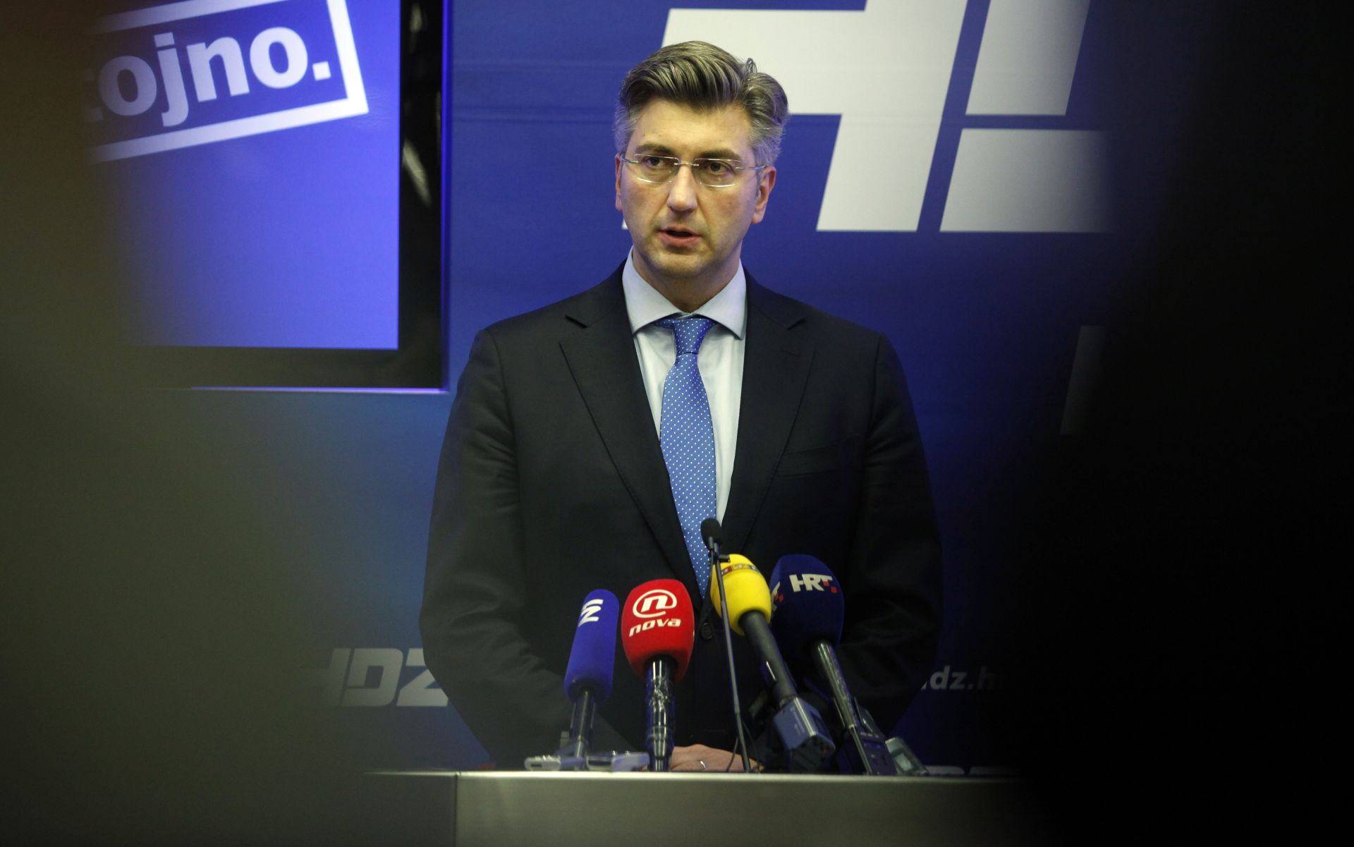 17.10.2016., Zagreb -
Predsjednik HDZ-a i mandatar za premijera, Andrej Plenkovic, odrzao konferenciju za novinare na kojoj je objavio da ce imena buducih ministara, iako vec kruze medijima, objaviti na sutrasnjoj sjednici Sabora RH.
Photo: Robert Anic/PIXSELL