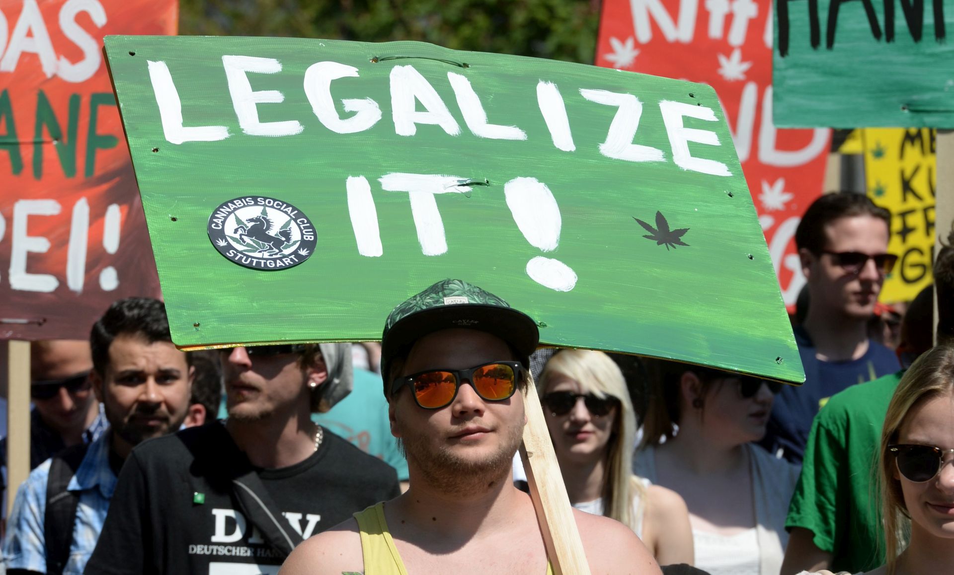 epa05293211 People demonstrate for the legalization of cannabis at the Global Marijuana March in Stuttgart, Germany, 07 May 2016. The annual Global Marijuana March on, 07 May  2016 is taking place  in well over 100 cities across the world with the ain of drawing positive attention to the subject of medical marijuana and bring an end to marijuana prohibition.  EPA/FRANZISKA KRAUFMANN