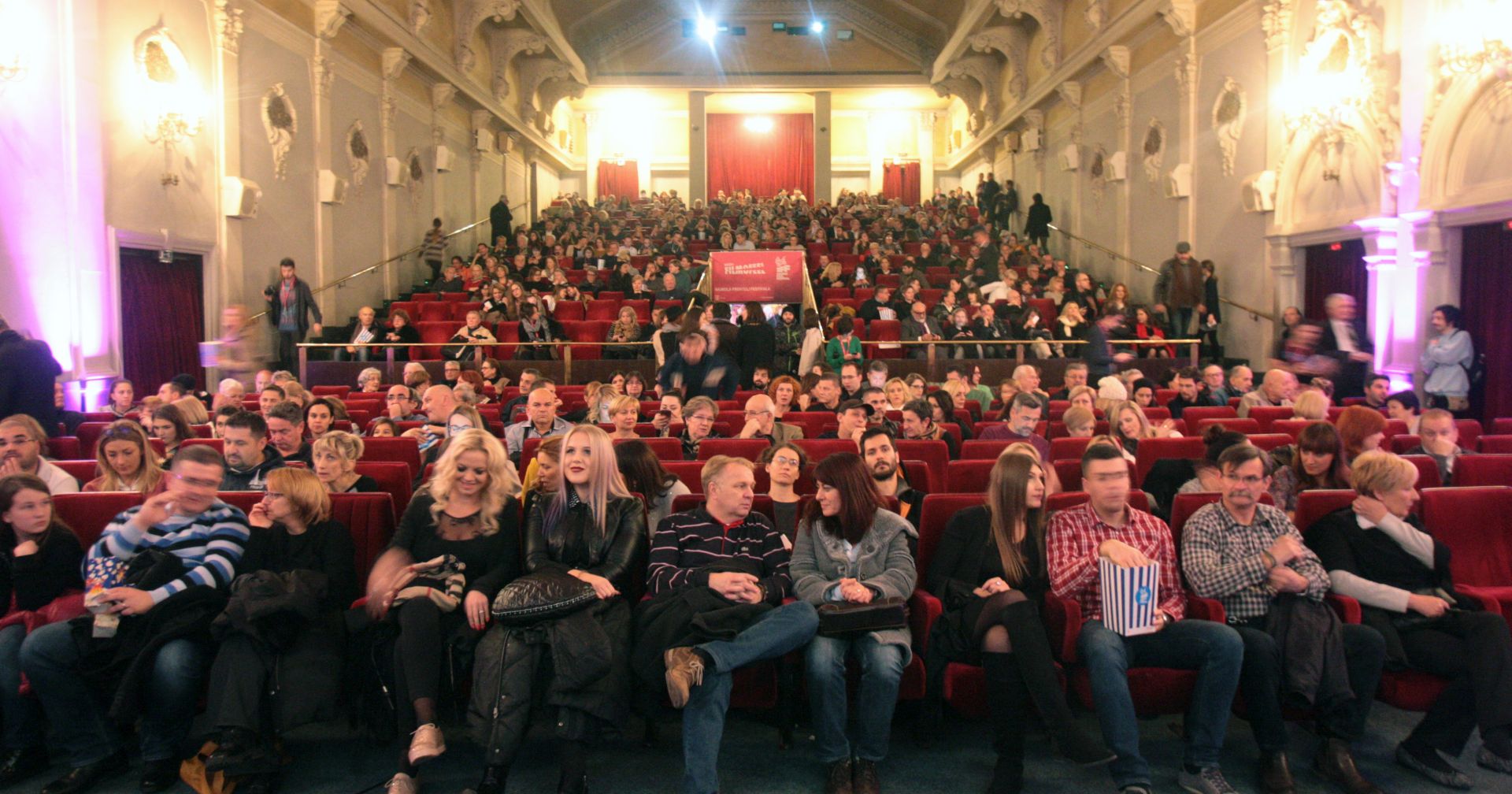 Zagreb, 14.11.2016. - Glavni program Zagreb Film Festivala donosi, meðu ostalim, zagrebaèku premijeru filma "Osloboðenje Skoplja" redatelja Rade i Danila erbedije. Na fotografiji kino publika na premijeri. (foto HINA /Zvonimir KUHTIÆ/ zk