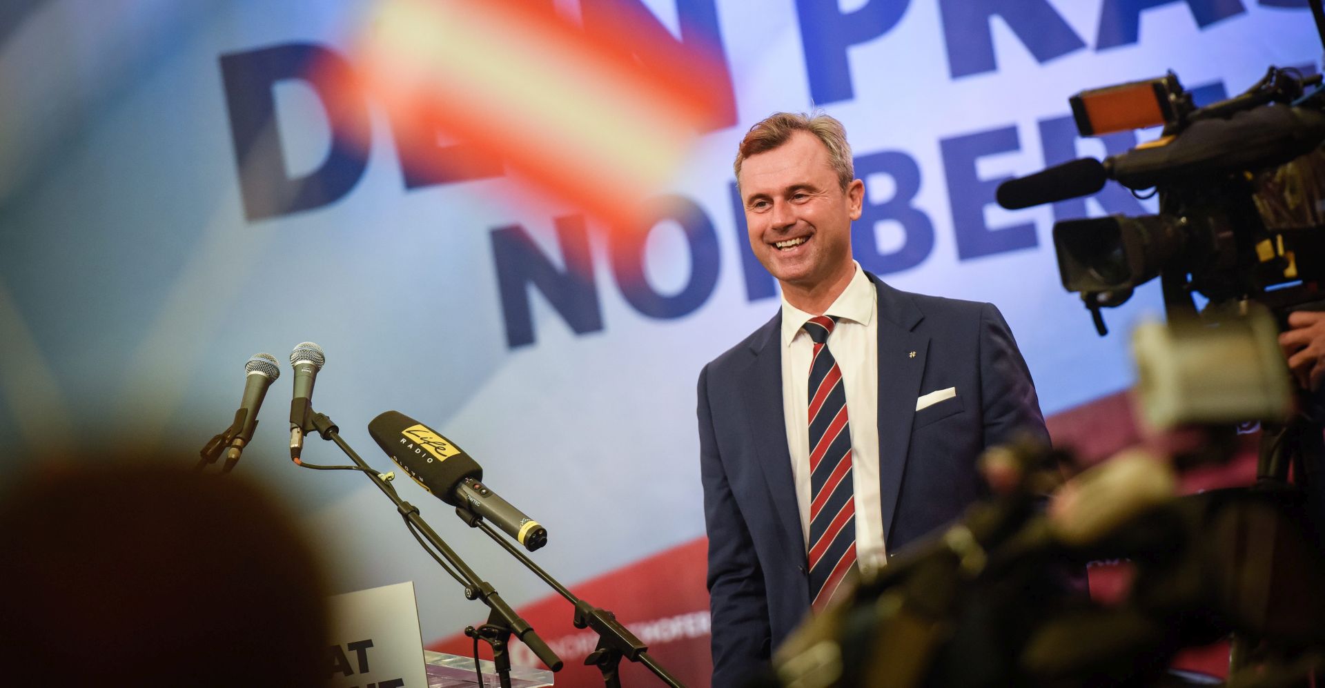 epa05533124 Right-wing Austrian Freedom Party (FPOe) presidential candidate Norbert Hofer delivers a speech at the kick-off rally to the repeat of the Austrian Presidential election runoff in Wels, some 200 kilometers western of Vienna, Austria, 10 September 2016. The Austrian Constitutional Court had overturned an earlier result of the Austrian Presidential election, after the FPOe complained of alleged irregularities in the postal ballot. The repeat of the Austrian Presidential election runoff will take place on 02 October 2016.  EPA/ALEXANDER SCHWARZL