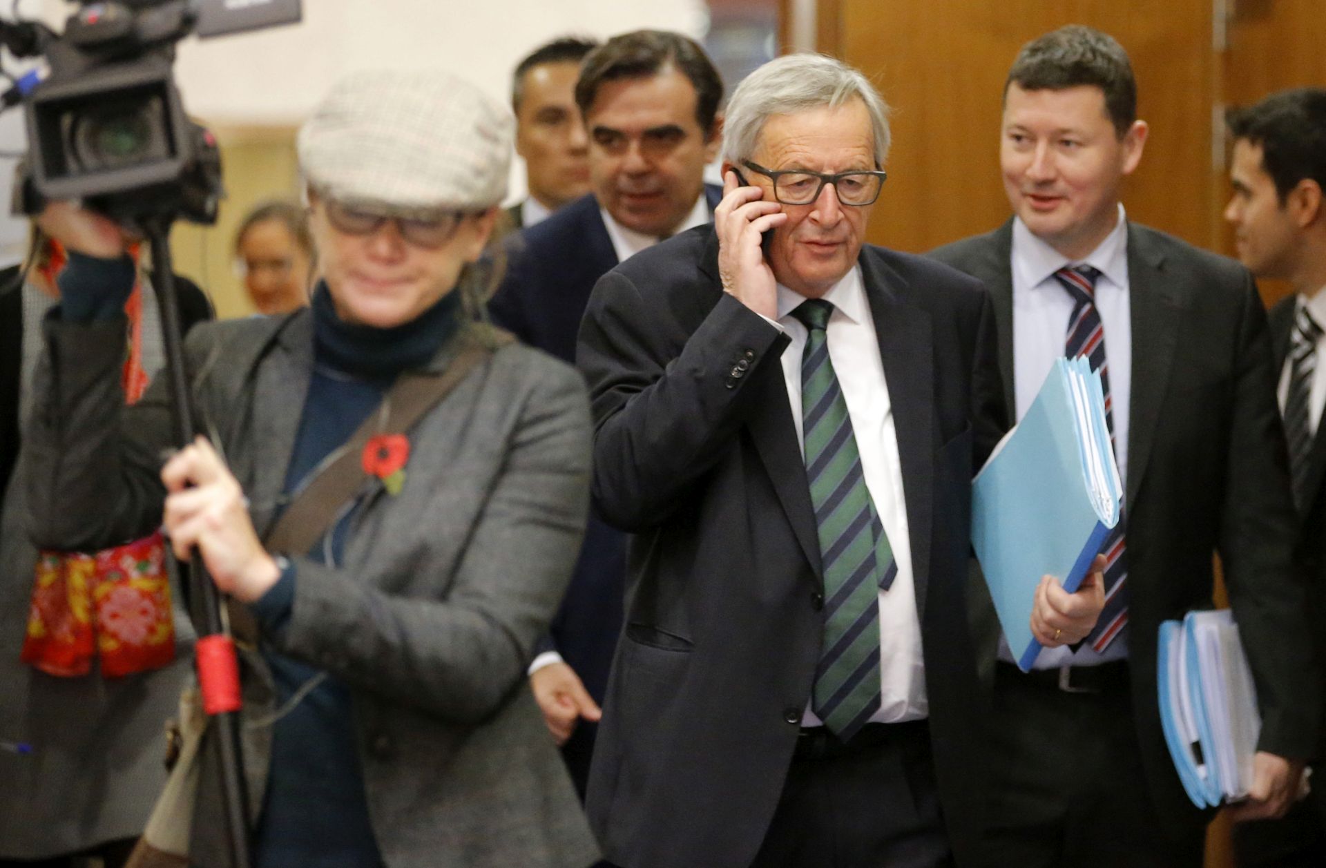 epa05623936 European Commission President Jean- Claude Juncker arives fro the weekly EU Commission college meeting in Brussels, Belgium, 09 November 2016. Junkcer in a letter congratulated US businessman Republican Donald Trump who has won the US presidential election. Americans voted on Election Day to choose the 45th President of the United States of America to serve from 2017 through 2020.  EPA/OLIVIER HOSLET