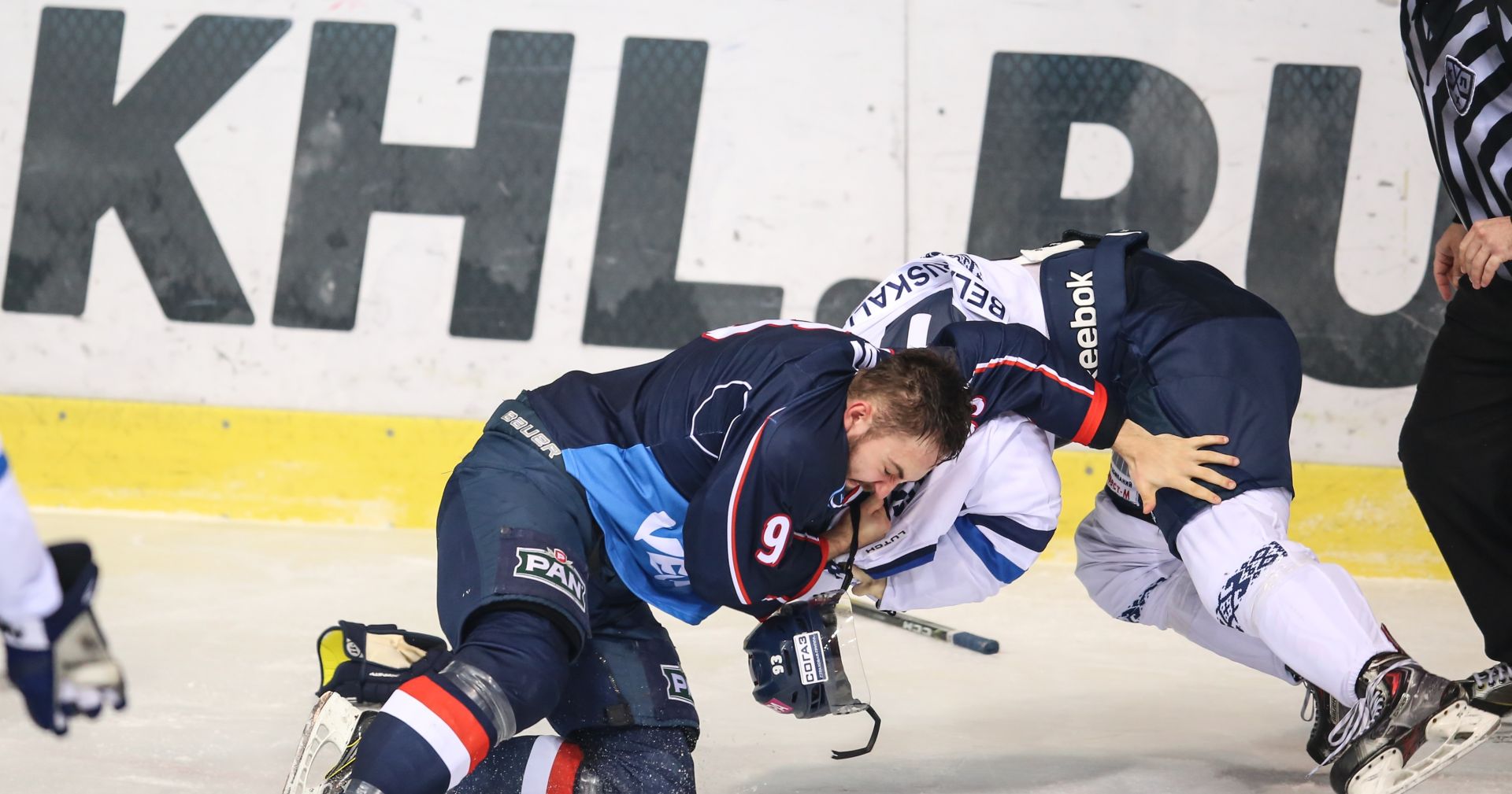 15.11.2016., Dom sportova, Zagreb - Kontinentalna hokejaska liga, 30. kolo, KHL Medvescak - HC Dinamo Minsk. Ilya Arkalov, Nikita Mitschevic. Photo: Igor Soban/PIXSELL