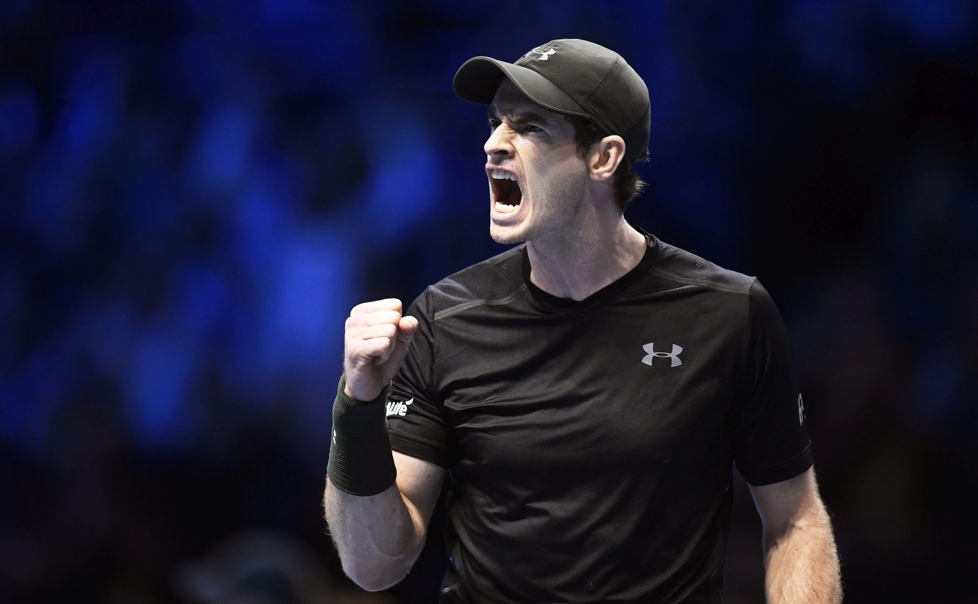 epa05633935 Britain's Andy Murray reacts during his men's singles match against Kei Nishikori of Japan at the ATP World Tour Finals tennis tournament at the O2 Arena in London, Britain, 16 November 2016.  EPA/WILL OLIVER