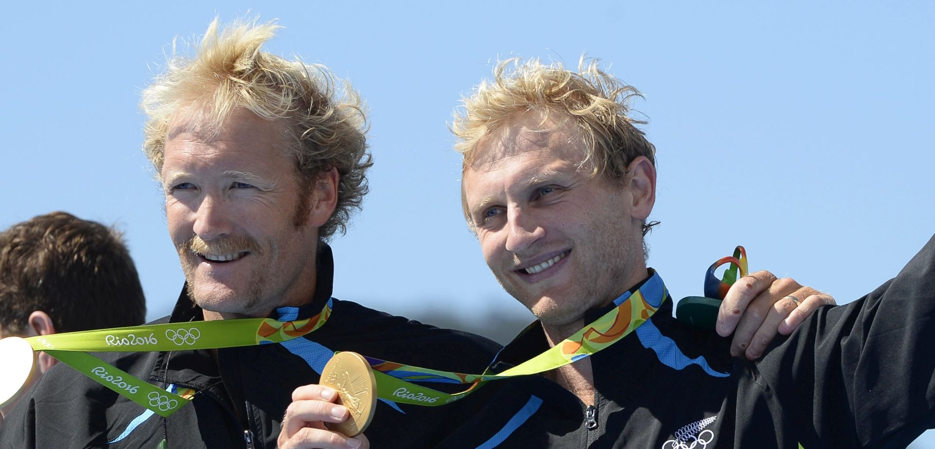 epa05473621 Eric Murray (L) and Hamish Bond (R) of New Zealand pose with their gold medals on the podium after winning the men's Pair final race of the Rio 2016 Olympic Games Rowing events at the Lagoa Rodrigo de Freitas in Rio de Janeiro, Brazil, 11 August 2016.  EPA/FRANCK ROBICHON