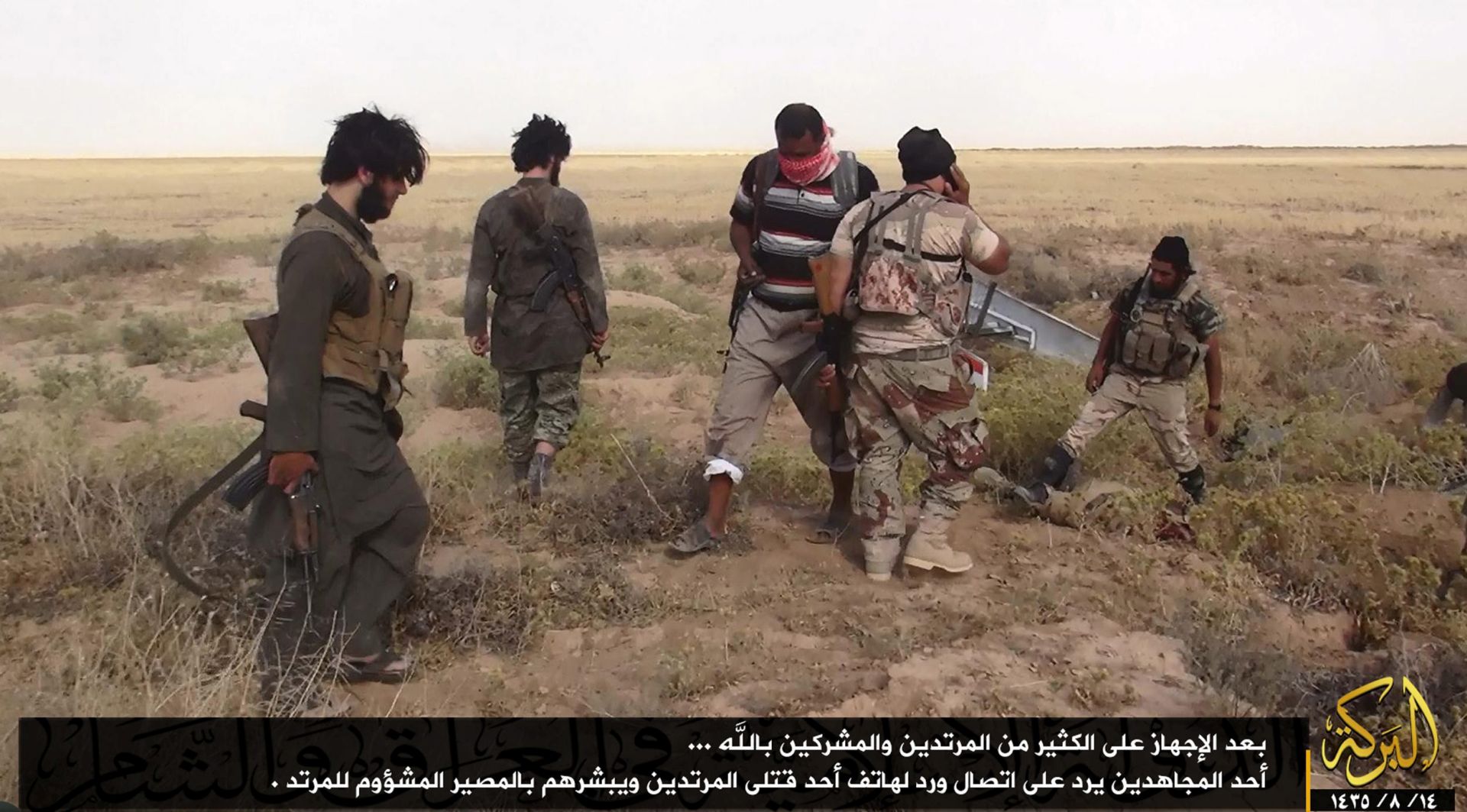 epa04262848 A photograph made available on 17 June 2014 by the jihadist affiliated group Albaraka News via their twitter account allegedly to show an fighters from the Islamic State of Iraq and the Levant (ISIL) taking position at an undisclosed location near the border between Syria and Iraq, 12 June 2014.  EPA/ALBARAKA NEWS/HANDOUT BEST QUALITY AVAILABLE. EPA IS USING AN IMAGE FROM AN ALTERNATIVE SOURCE AND CANNOT PROVIDE CONFIRMATION OF CONTENT, AUTHENTICITY, PLACE, DATE AND SOURCE. HANDOUT EDITORIAL USE ONLY/NO SALES