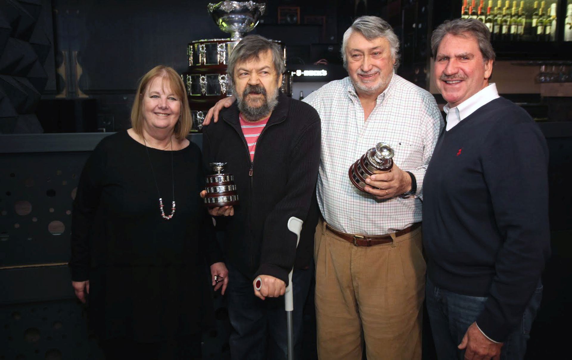 Zagreb, 24.11.2016. - Povodom finala Davis Cupa u klubu Roko odran je novinarski party na kojem je nagradu za praæenje Davis Cupa ITF-a dobio hrvatski novinar Neven Bertièeviæ. Na fotografiji Barbara Travers, Neven Bertièeviæ, Guillermo Salatino, David Haggerty. foto HINA/ Mario ÆUIÆ/mæ