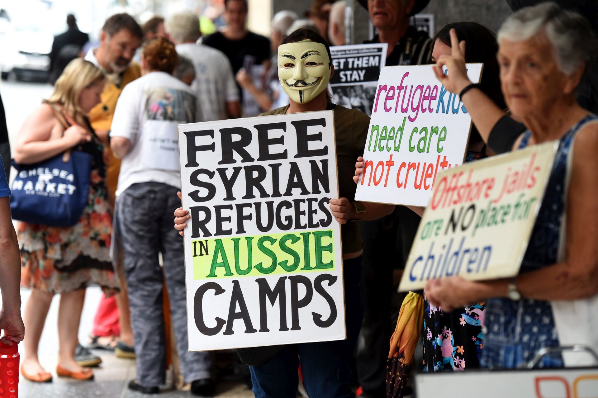 epa05143931 Pro-refugees protesters rally outside the Immigration Office in Brisbane, Australia, 05 February 2016. The protest comes days after a High Court ruling that paves the way for 267 asylum seekers, including babies, to be deported to Nauru.  EPA/DAN PELED AUSTRALIA AND NEW ZEALAND OUT