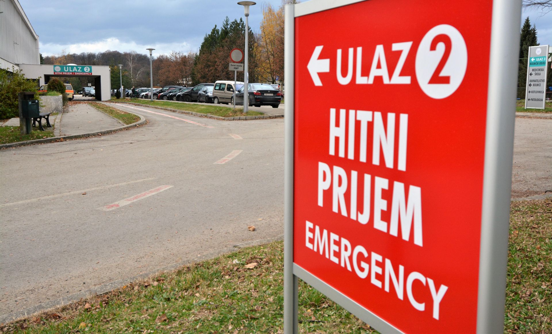 Karlovac, 19.11.2016 - Mlada ena (32) koja se s prostrjelnom ranom trbuha sama dovezla u karlovaèku bolnicu je izvan ivotne opasnosti i subjektivno se bolje osjeæa, a uskoro bi mogao biti uhiæen poèinitelj, rekao je Hini u subotu naveèer zamjenik upanijske dravne odvjetnice Dubravko Skolan. 
foto HINA/ Mladen VOLARIÆ/ ua