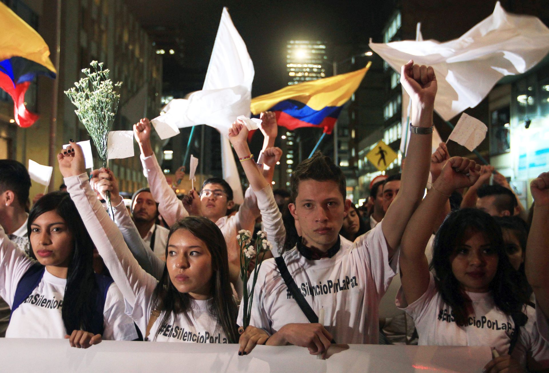 epa05572176 Colombians participate in the 'March for Peace', held in Bolivar square in Bogota, Colombia, 05 October 2016. Hundreds of Colombians took the streets to express the desire to end the armed conflict with the Revolutionary Armed Forces of Colombia (FARC) guerrillas and promote peacebuilding.  EPA/MAURICIO DUENAS CASTANEDA