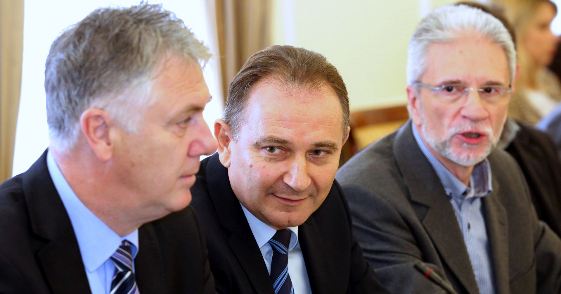 Zagreb, 07.11.2016. - Predsjednik Vlade RH Andrej Plenkoviæ sudjeluje na sjednici Gospodarsko-socijalnog vijeæa (GSV). Na fotografiji Damir Kutrak, Mladen Novosel, Kreimir Sever. foto HINA/ Lana SLIVAR DOMINIÆ/ lsd