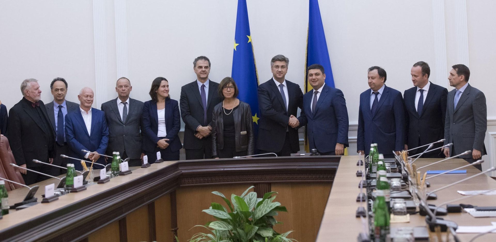 Zagreb, 21.09.2016 -  Predsjednik Parlamentarnog Odbora za pridruivanje Europske unije i Ukrajine Andrej Plenkoviæ je na èelu izaslanstva Europskog parlamenta u srijedu u Kijevu s ukrajinskim kolegama razgovarao o politièkoj, sigurnosnoj i gospodarskoj situaciji u Ukrajini, a nastavljen je dijalog o reformama koje poduzima Ukrajina u okviru Sporazuma o pridruivanju izmeðu EU i Ukrajine, priopæio je glasnogovornik HDZ-a.
foto HINA/ HDZ/ ik