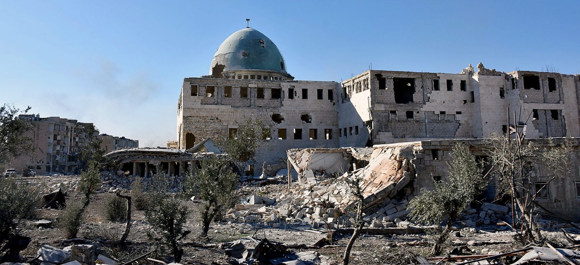 epa05650143 A handout picture made available by the official Syrian Arab News Agency (SANA) shows a damaged mosque and buildings in Aleppo's eastern Masaken Hanano area in Aleppo province, Syria, 27 November 2016. According to SANA a military source announced on 27 November 2016 that the army units in cooperation with the supporting forces established full control over Jabal Badro neighborhood and Masaken Hanano area in Aleppo .  EPA/SANA HANDOUT  HANDOUT EDITORIAL USE ONLY/NO SALES