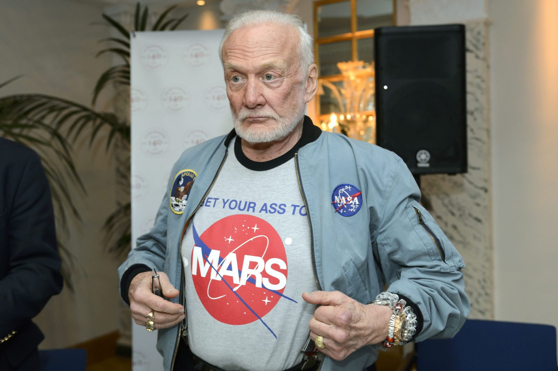 epa05021776 Former NASA astronaut Buzz Aldrin speaks during a press conference in Geneva, Switzerland, 12 November 2015. Aldrin, along with other astronauts, will attend a conference called 'The Moon Race' in Lausanne, 13 November.  EPA/MARTIAL TREZZINI