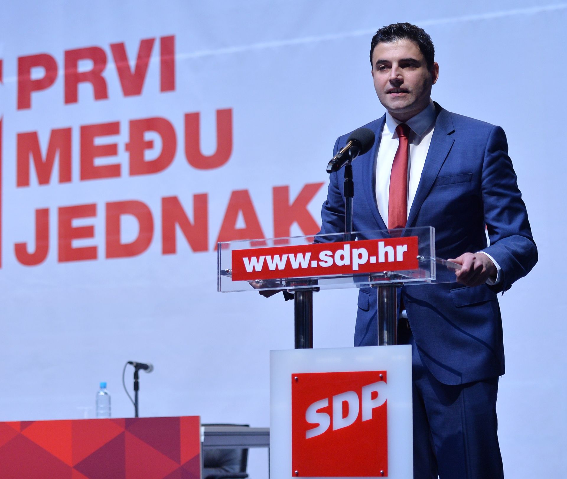 03.12.2016., KC Drazen Petrovic, Zagreb - Odrzana 14. Konvencija Socijaldemokratske partije Hrvatske na kojoj su se birali clanovi Glavnog odbora i Predsjednistva stranke. Davor Bernardic. Photo: Marko Lukunic/PIXSELL