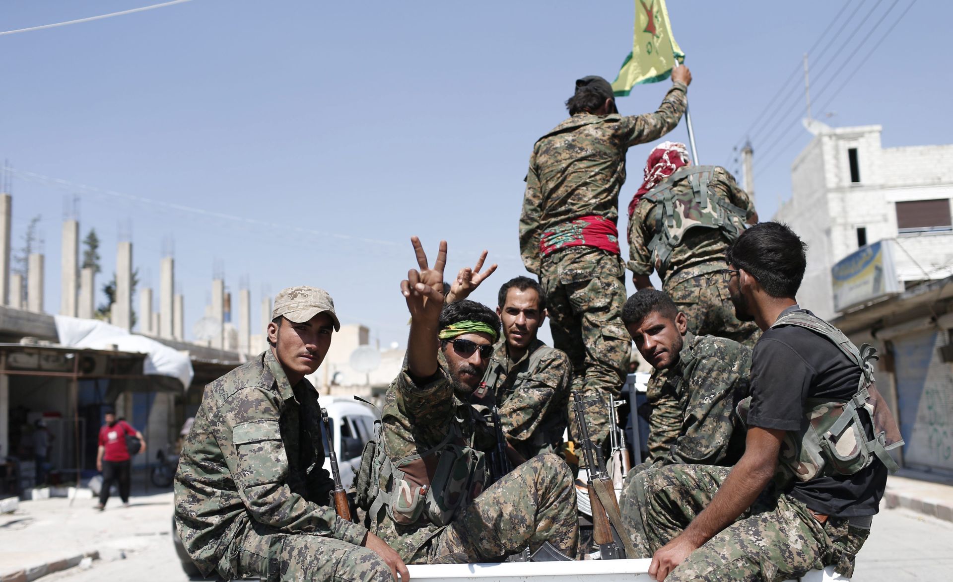 epa05620115 (FILE) A file photograph dated 23 June 2015 showing members of Kurdish People Defence Units (YPG) flashing victory sign after coming from Syrian town of al-Raqqa, in Tel Abyad, Syria. Reports state the Syrian Democratic Forces (SDF) announced on 06 November 2016 that it had started a military campaign to liberate the northern Syrian city of Raqqa, the main stronghold of the Islamic State militant group in Syria. SDF is an umbrella group gathering Kurdish and Arab rebels fighting in Syria.  EPA/SEDAT SUNA