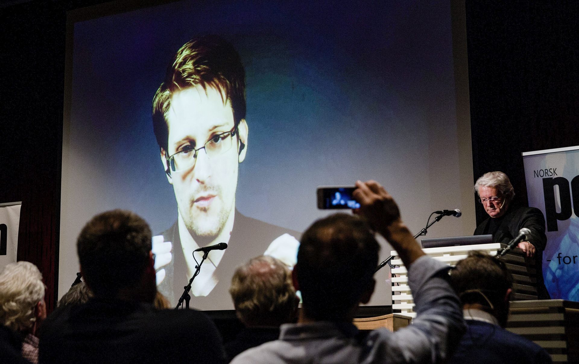 epa05637093 Former US National Security Agency subcontractor, turned whistleblower, Edward Snowden, on a link from Moscow, is interviewed by Norwegian television presenter Christian Borch at the Norwegian PEN event 'Waiting for Snowden' in Oslo, Norway, 18 November 2016.  EPA/ROALD BERIT NORWAY OUT