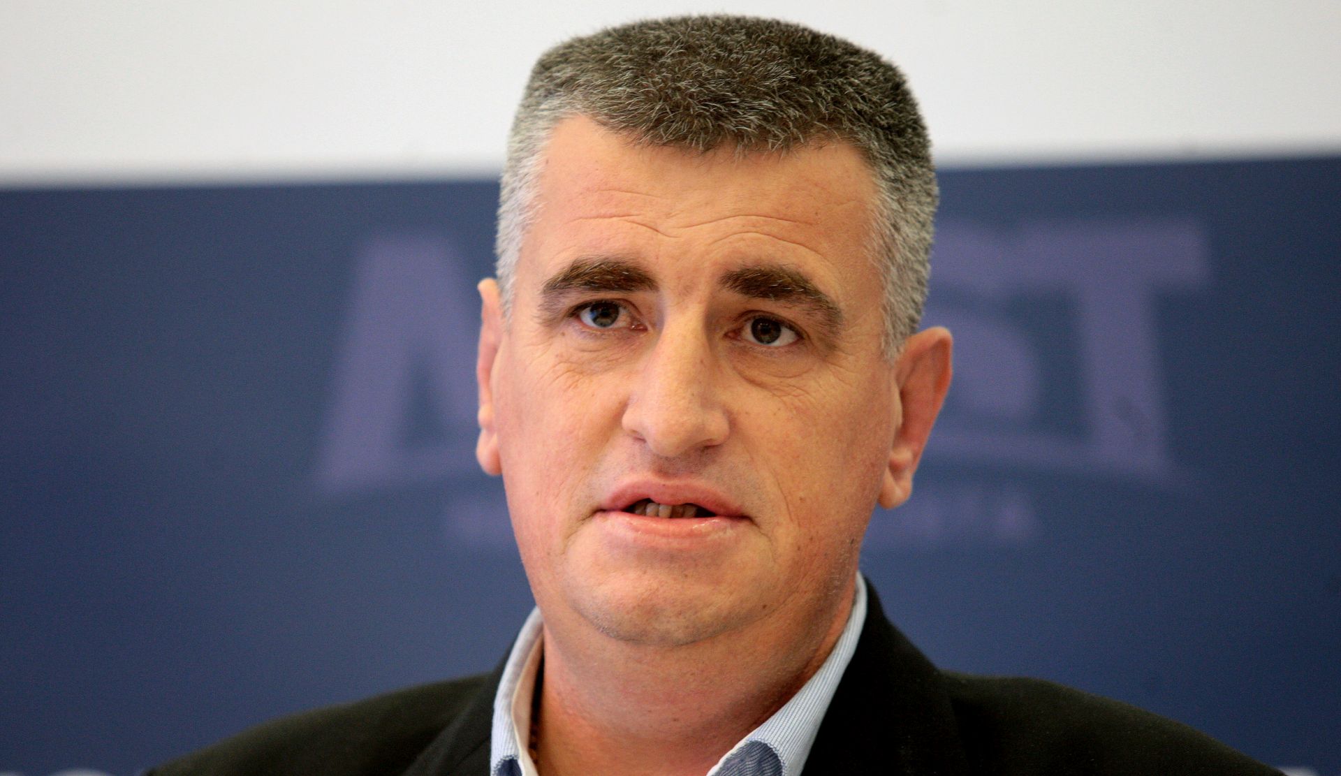 Zagreb, 01.12.2016. - Konferencija za medije povodom izvjeæa Hrvatskog olimpijskog odbora u Saboru i negativnog stanja u Hrvatskom ahovskom savezu u zagrebaèkom sjeditu Mosta nezavisnih lista. Na fotografiji Miro Bulj, saborski zastupnik.
foto c
