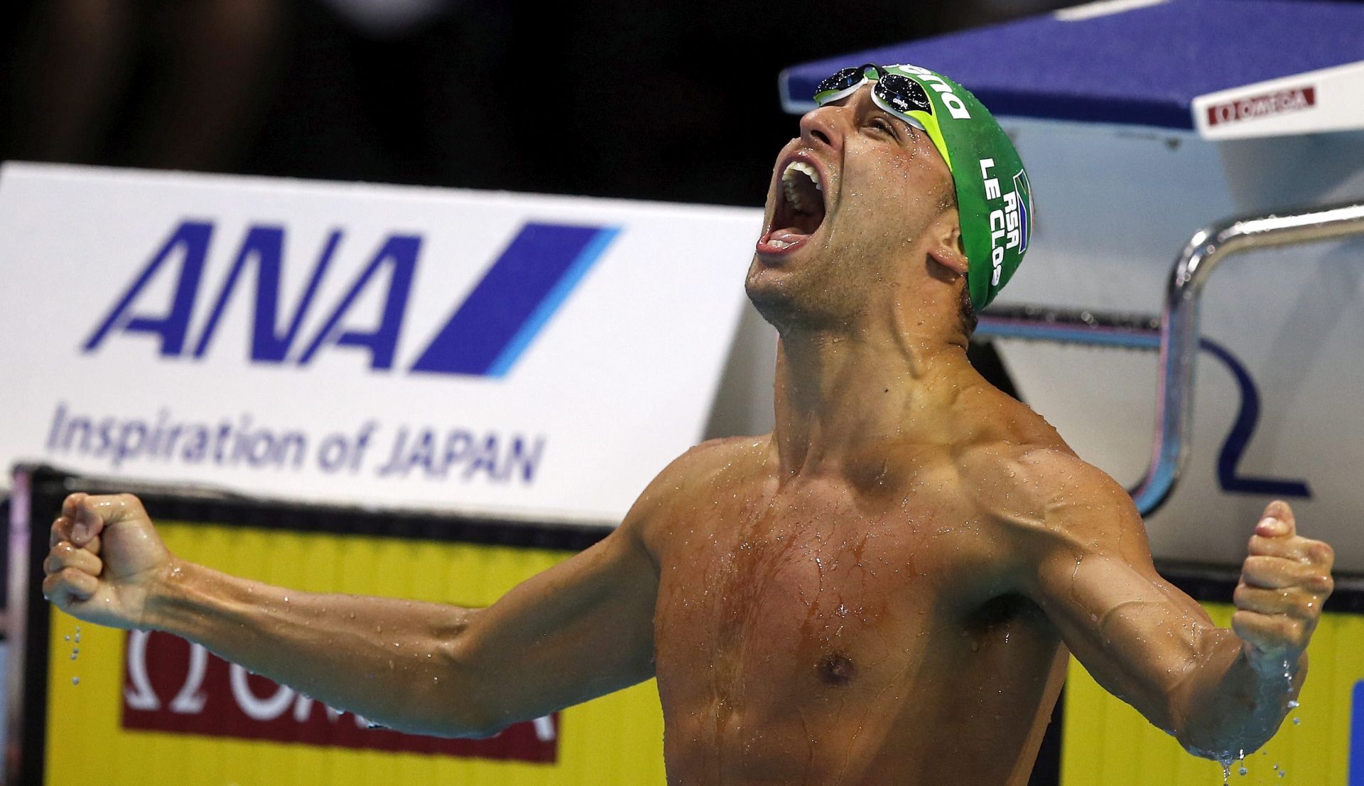 epa05666734 Chad Le Clos of South Africa celebrates a New World Record after winning in the men's 100m Butterfly Final during the 13th FINA Short Course World Swimming Championships at WFCU Centre in Windsor, Ontario, Canada, 08 December 2016.  EPA/PATRICK B. KRAEMER