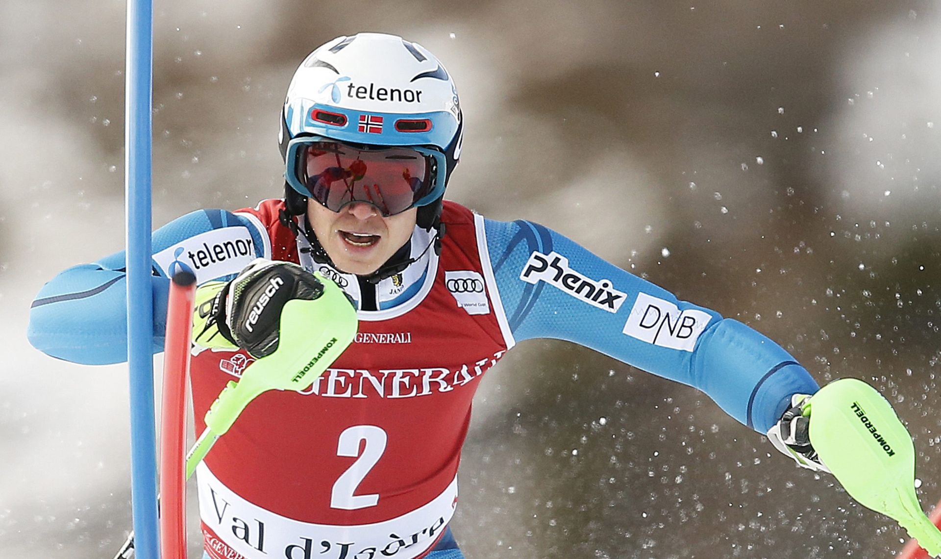 epa05670253 Henrik Kristoffersen of Norway in action during the men's Slalom first run race at the FIS Alpine Skiing World Cup in Val D'Isere, France, 11 December 2016.  EPA/GUILLAUME HORCAJUELO