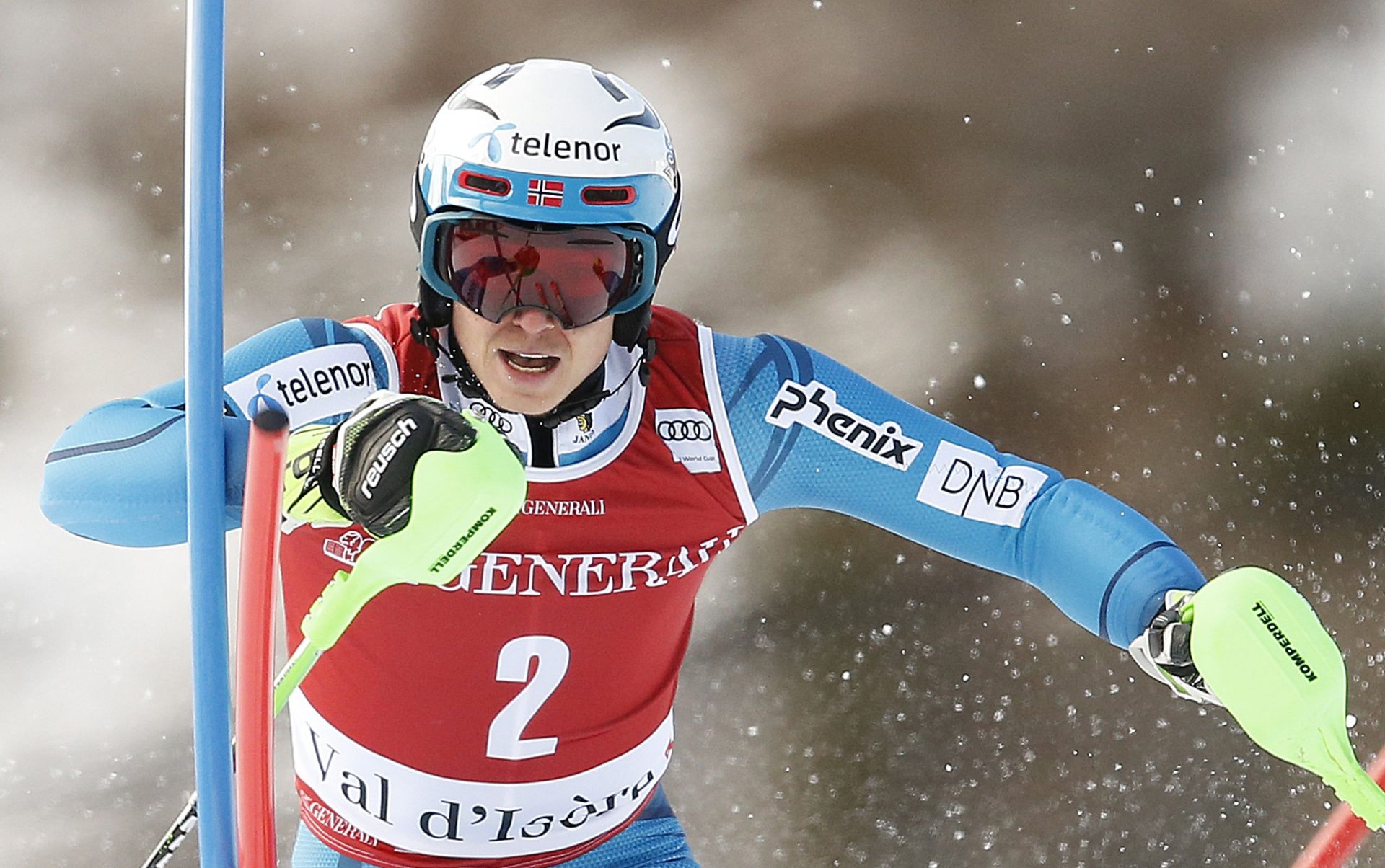 epa05670253 Henrik Kristoffersen of Norway in action during the men's Slalom first run race at the FIS Alpine Skiing World Cup in Val D'Isere, France, 11 December 2016.  EPA/GUILLAUME HORCAJUELO