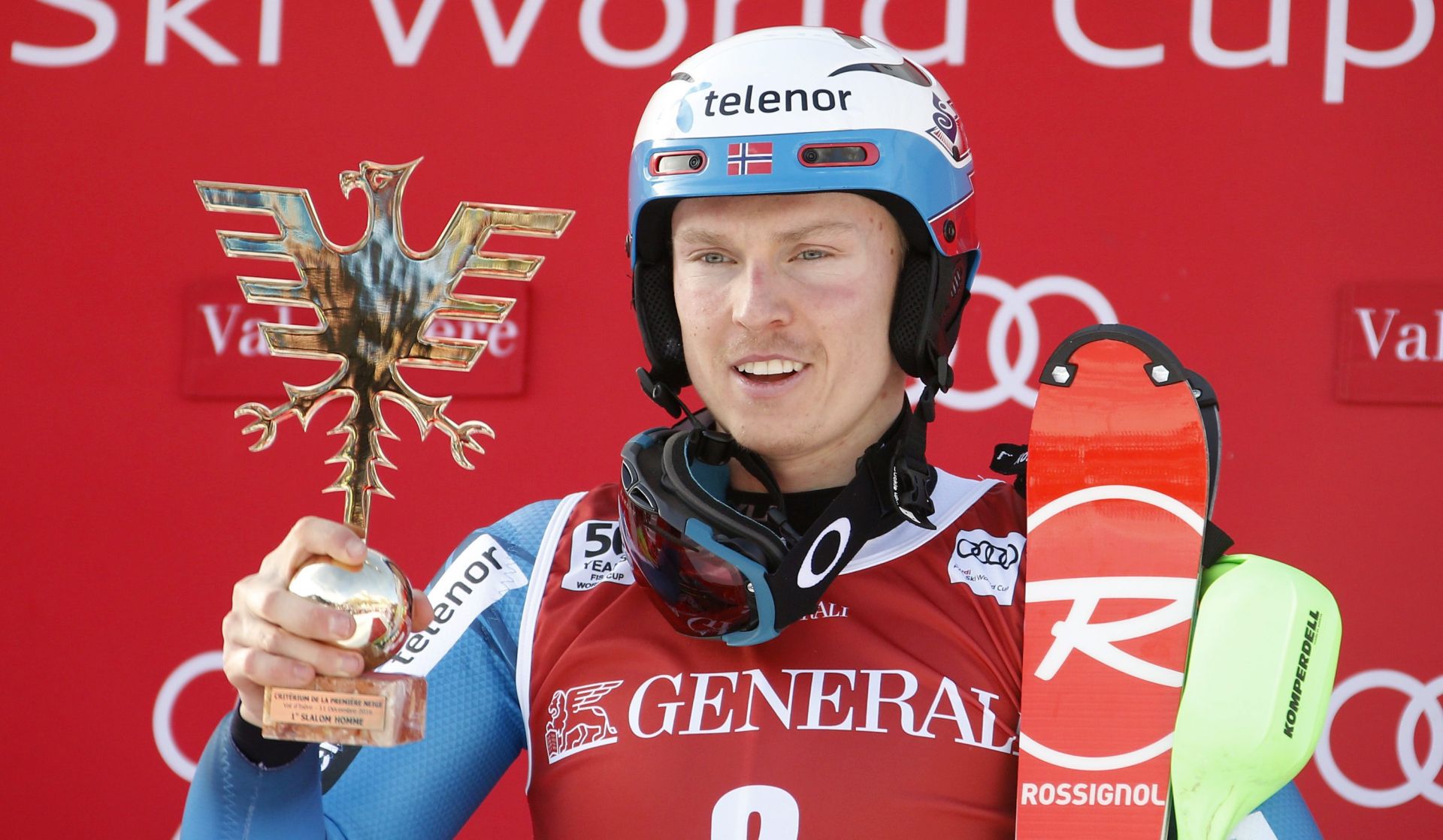 epa05670744 Winner Henrik Kristoffersen of Norway celebrates on the podium during the men's Slalom race at the FIS Alpine Skiing World Cup in Val D'Isere, France, 11 December 2016.  EPA/GUILLAUME HORCAJUELO