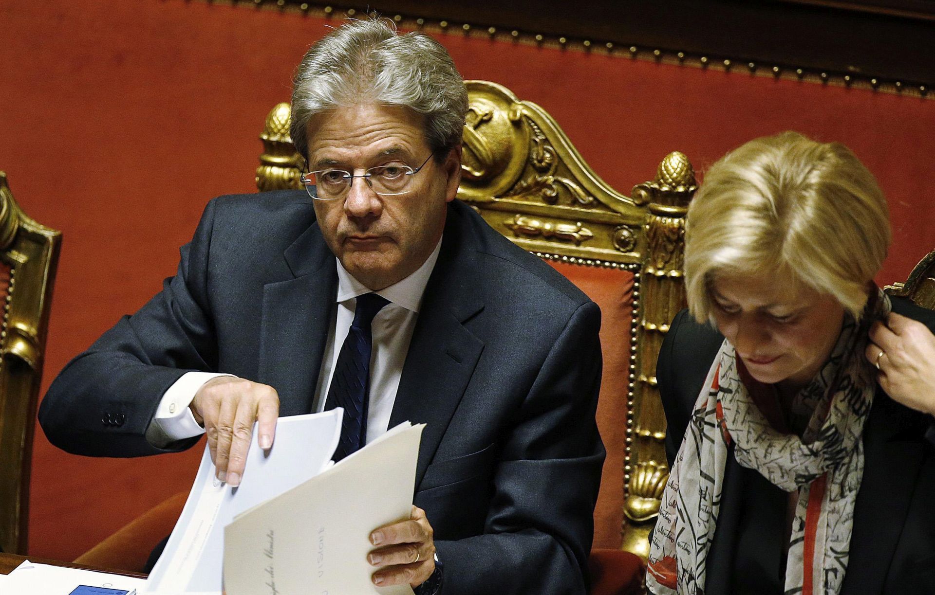 epa05675526 Italian Prime Minister Paolo Gentiloni (L) during the vote of confidence on his government in Rome, Italy, 14 December 2016. The Upper House of the Italian Parliament, one day after the lower house, the Chamber of Deputies, also had approved the new government with 169 'Yes' votes to 99 against.  EPA/RICCARDO ANTIMIANI