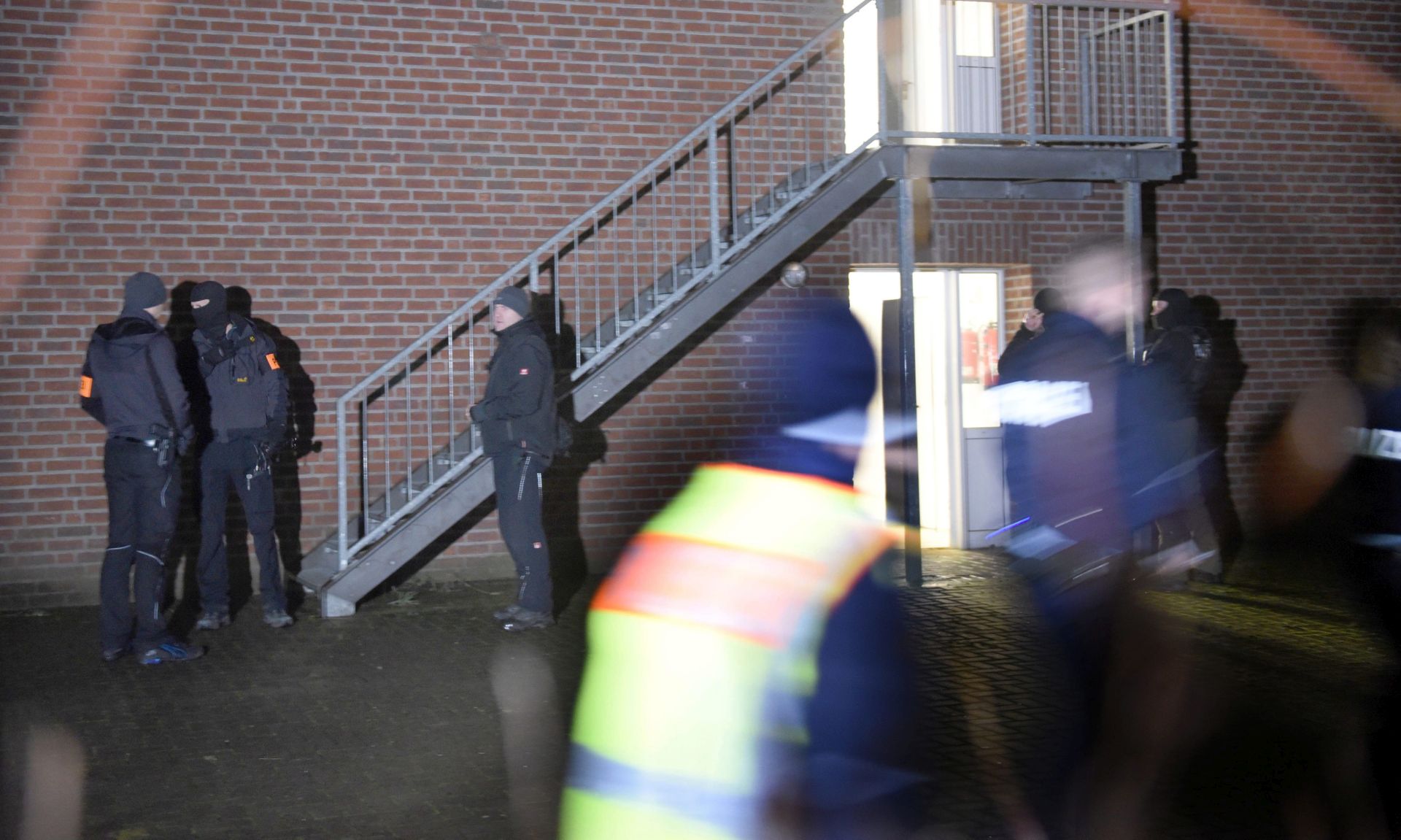 epa05685143 Policemen stand in front of a refugee camp during a search in Emmerich, Germany, 22 December 2016. Police are conducting nationwide search after a terrorist attack on 19 December 2016 at a Berlin Christmas market. At least 12 people were killed and dozens injured when a truck on 19 December drove into the Christmas market at Breitscheidplatz in Berlin, in what authorities believe was a deliberate attack.  EPA/HENNING KAISER