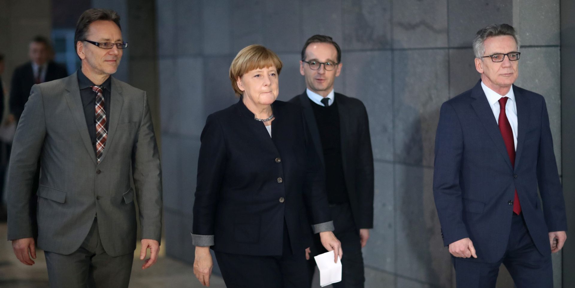 epa05685682 German Interior Minister Thomas de Maiziere (R) arrives for a statement with (L-R) head of the Federal Criminal Police (BKA) Holger Muench, German Chancellor Angela Merkel, and German Minister of Justice Heiko Maas during a visit to the Federal Criminal Police Office in Berlin, Germany, 22 December 2016. De Maiziere said that fingerprints of Anis Amri, who is the prime suspect of being the truck driver in the attack and subject of an European arrest warrant in relation with the 19 December truck attack on a Christmas market in Berlin, were found on the truck. At least 12 people were killed and dozens injured when a truck on 19 December drove into the Christmas market at Breitscheidplatz in Berlin, in what authorities believe was a deliberate attack.  EPA/MICHAEL KAPPELER