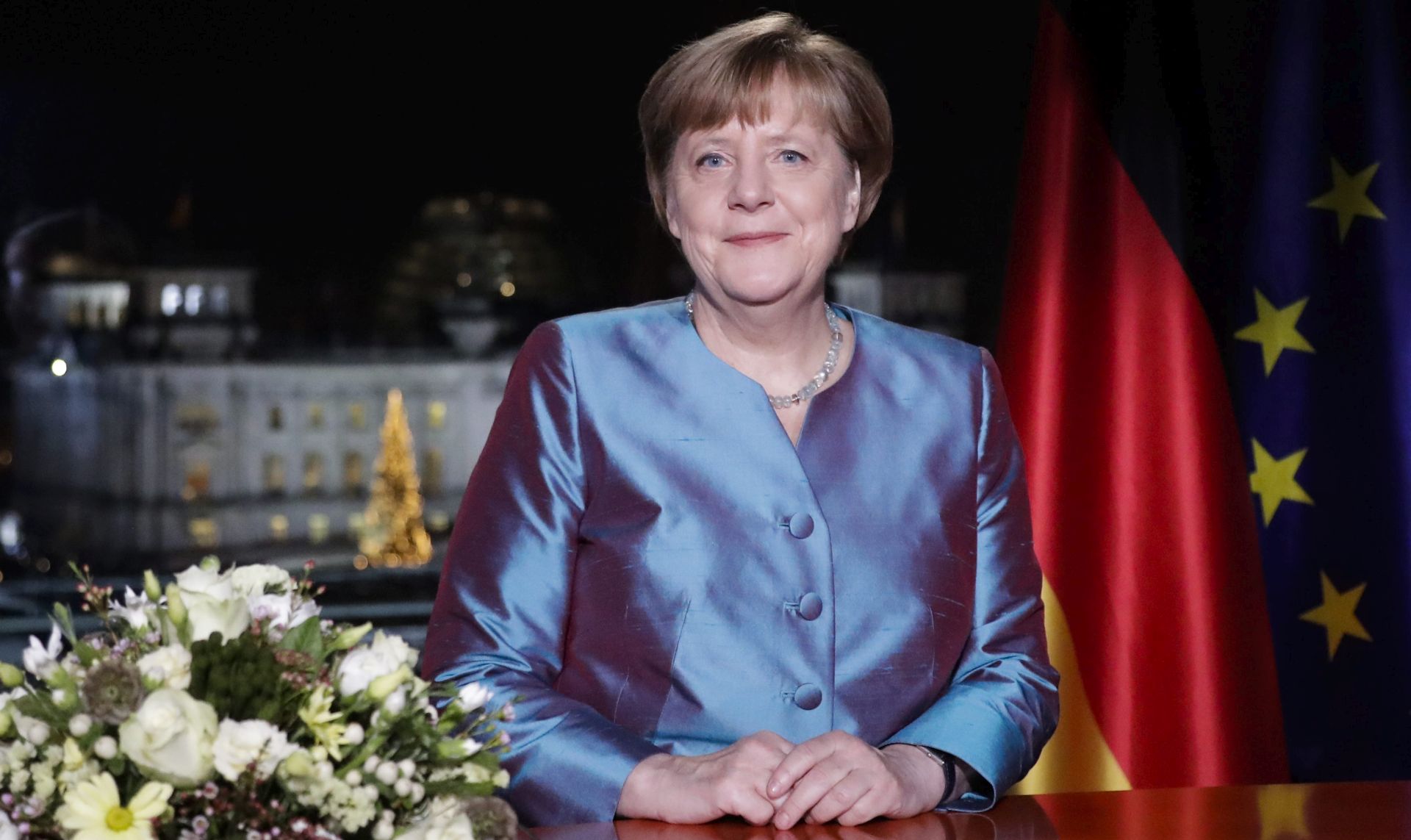 epa05692301 German Chancellor Angela Merkel poses for photographs after the television recording of her annual New Year's speech at the chancellery in Berlin, Germany, 30 December 2016.  EPA/MARKUS SCHREIBER / POOL
