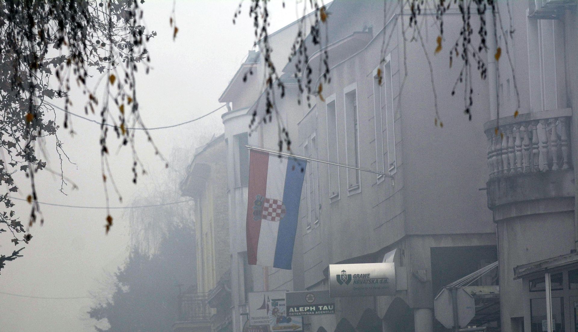 07.12.2016., Slavonski Brod - Gusta magla i temperatura zraka ispod nistice u Slavonskom Brodu nisu se podizale tijekom cijeloga dana. Photo: Ivica Galovic/PIXSELL