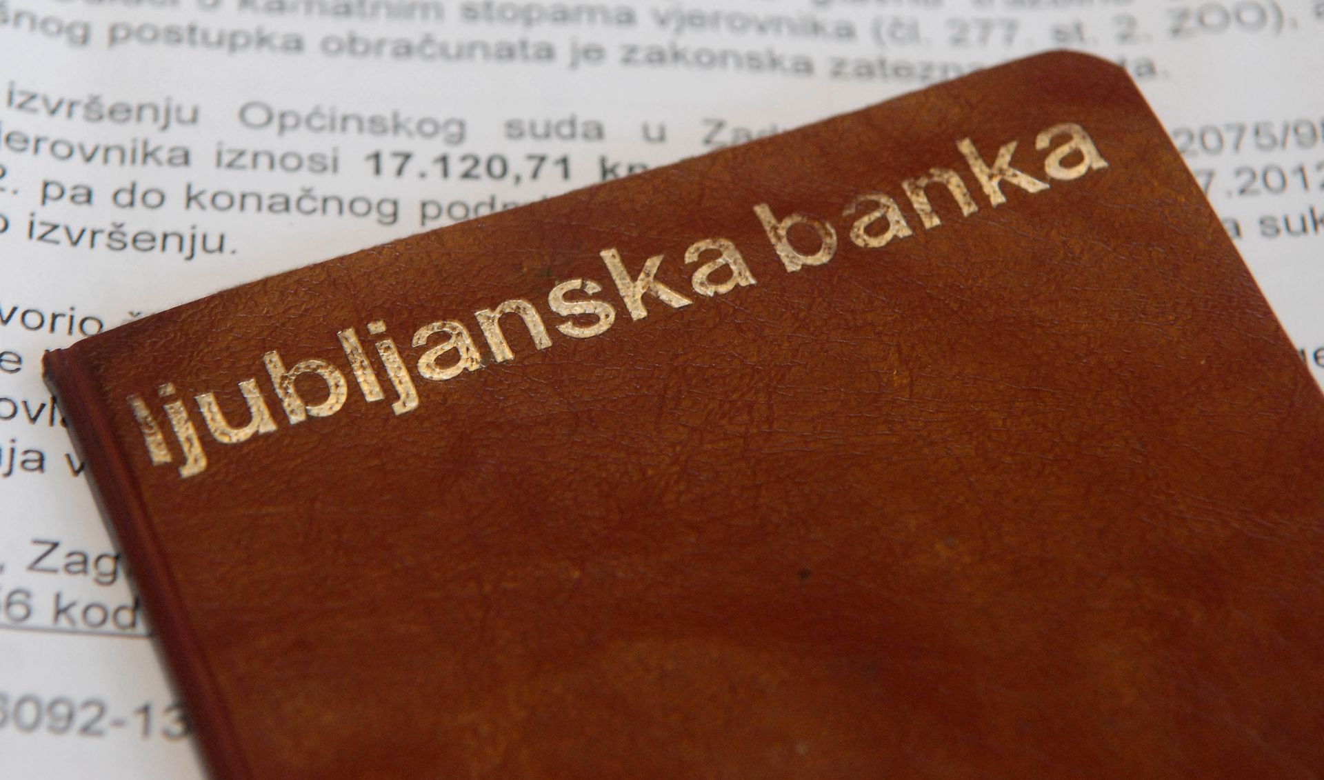 03.01.2013., Zadar - Nekadasnji klijent Ljubljanske banke Slavko Marusic, dobio je rjesenje o ovrsi. Banka mu je sjela na mirovinu i potrazuje oko 17 000 kn na ime duga od 8 kn iz 1989 godine ukljucujuci kamatu.
Photo: Dino Stanin/PIXSELL