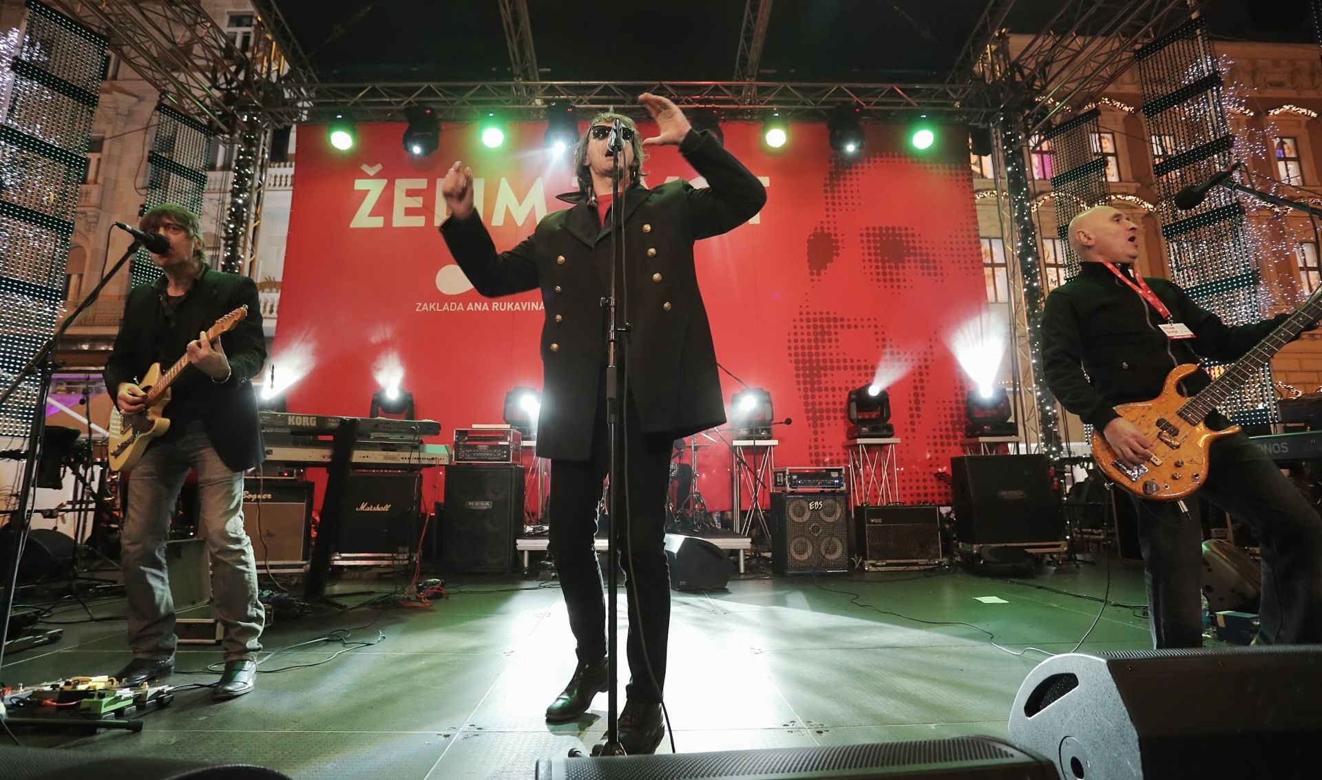 21.12.2015., Zagreb - Na Trgu bana Josipa Jelacica odrzan je 10. humanitarni koncert Zelim zivot za zakladu Ana Rukavina. Psihomodo pop. 
Photo: Tomislav Miletic/PIXSELL