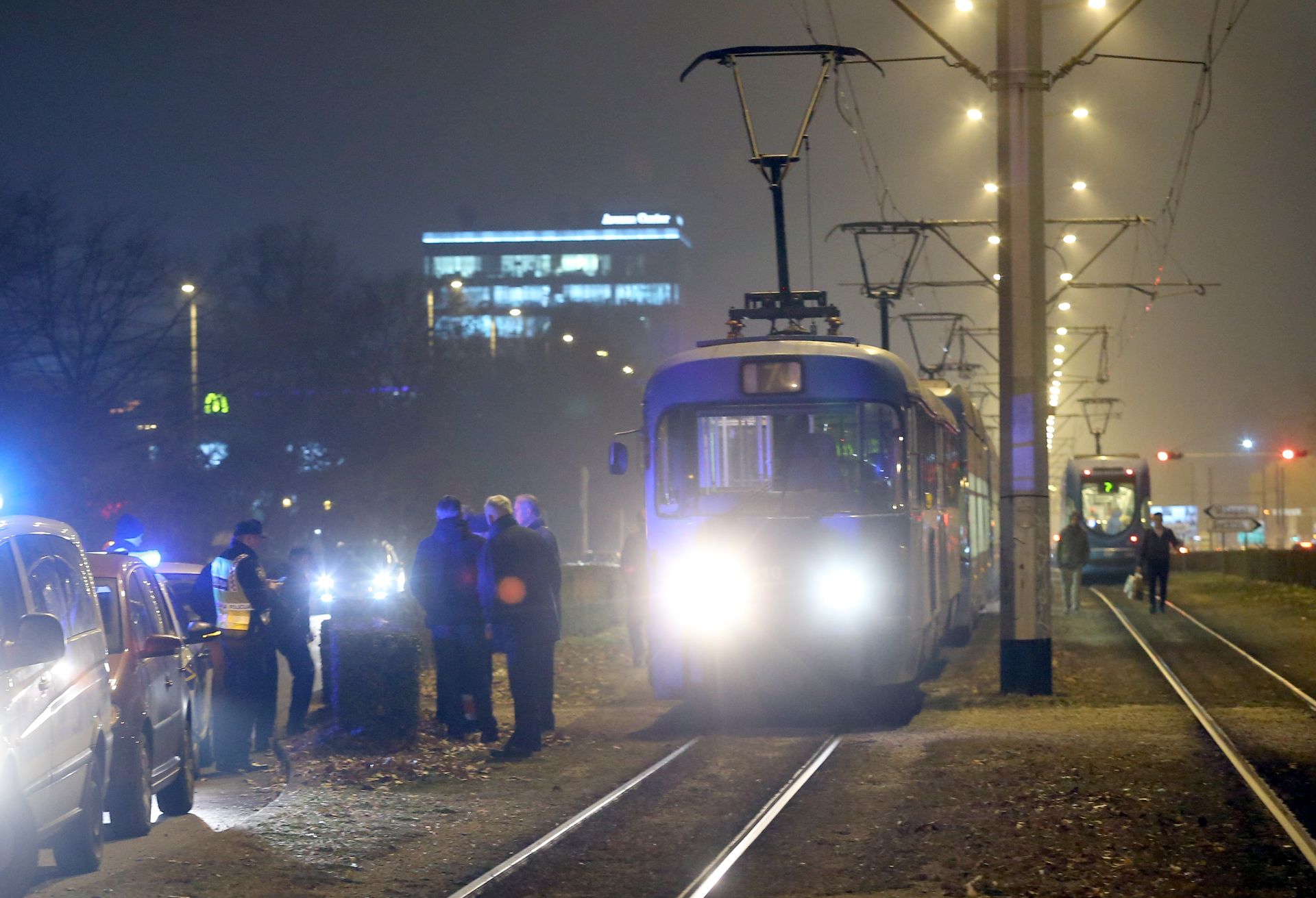 22.12.2016., Zagreb -
Zastoj tramvajskog prometa u aveniji Dubrovnik zbog prometne nesrece. Kako nesluzbeno doznajemo nesreca se dogodila kada je tramvaj udario pjesakinju koja je neoprezno prelazila prugu te je lakse ozljedjena i prevezena kolima hitne pomoci u obliznju bolnicu. Policijski ocevid je u tijeku.
Photo: Robert Anic/PIXSELL