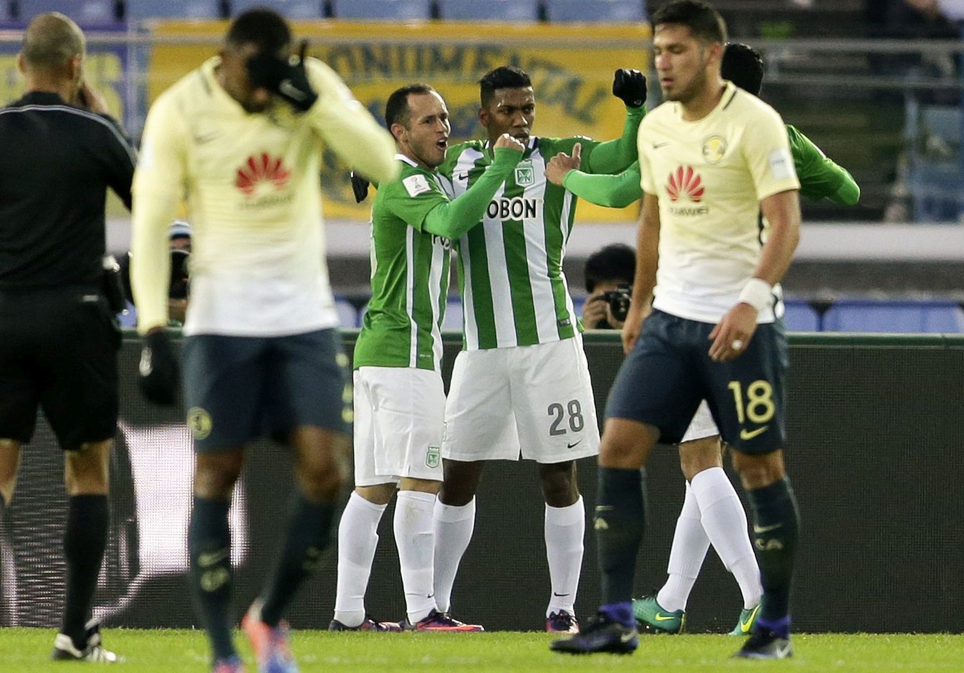 epa05680404 Atletico Nacional's midfielder Alejandro Guerra (C-L) celebrates with his teammate forward Orlando Berrio (C-R) after scoring the team's second goal against Club America during the FIFA Club World Cup Japan 2016 third-place match in Yokohama, south of Tokyo, Japan, 15 December 2016.  EPA/KIYOSHI OTA