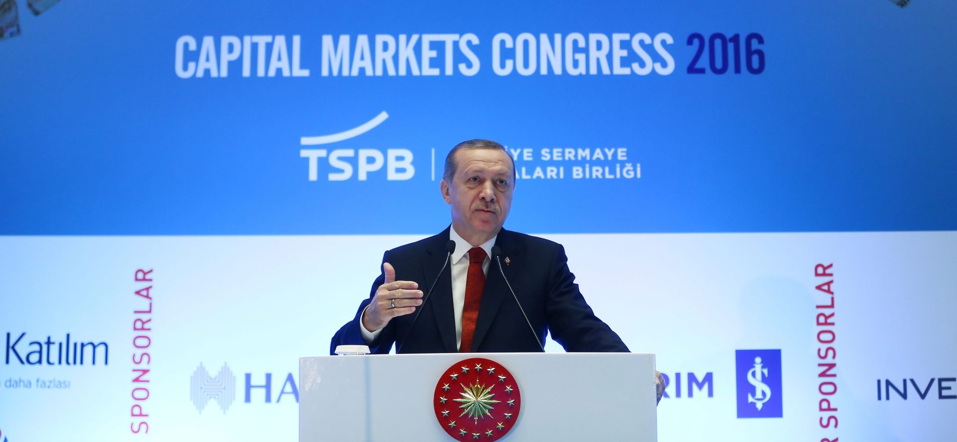 epa05617421 A handout picture provided by Turkish President Press office shows, Turkish President Recep Tayyip Erdogan speaks during the Capital Markets Congress in Istanbul, Turkey, 04 December 2016.  EPA/TURKISH PRESIDENT  PRESS OFFICE / HANDOUT
