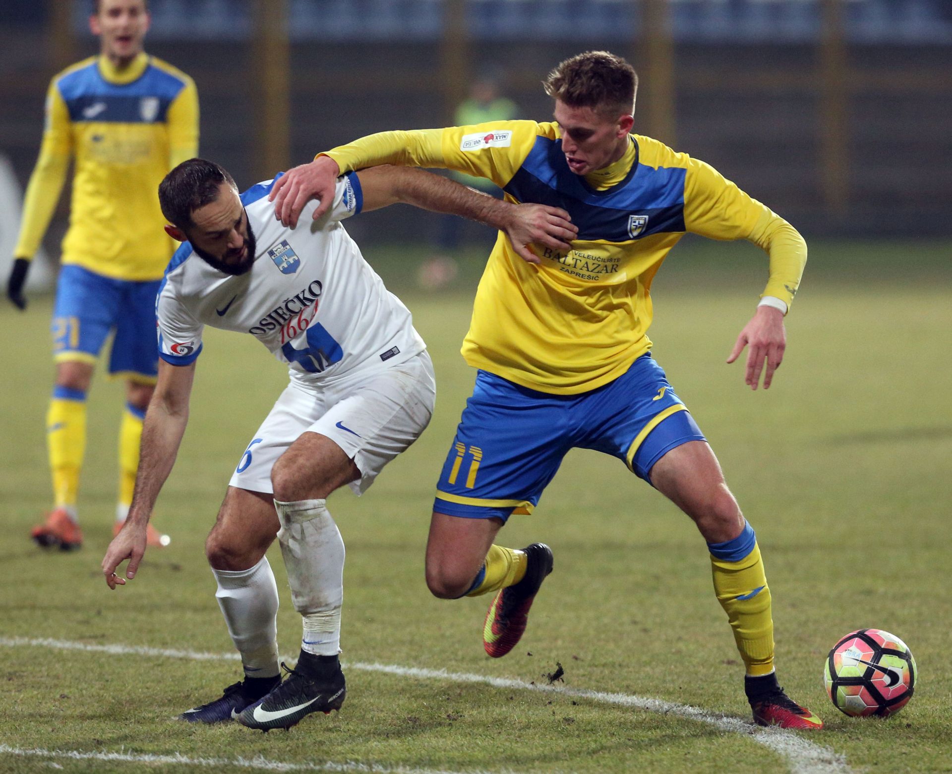 Zagreb, 16.12.2016 -  Utakmica 20. kola Prve HNL  Inter - Osijek. Na slici Nikola Matas i Ivan Mamut.
Foto Hina/ Dario GRZELJ/ dag