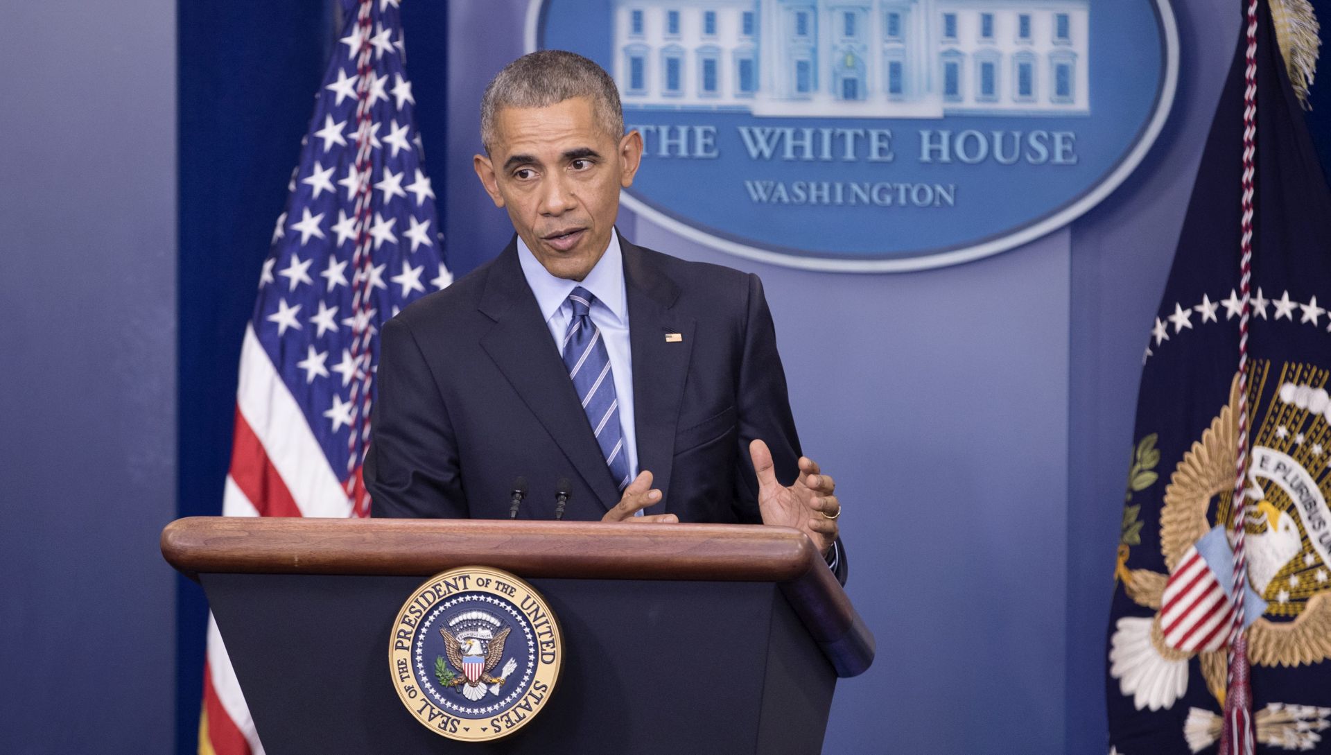 epa05678948 US President Barack Obama holds a news conference in the Brady Press Briefing Room of the White House, in Washington, DC, USA, 16 December 2016. Obama held his year-end news conference where he faced questions on reports of Russian cyberattacks, as well as domestic and foreign policy issues facing the nation at the end of his presidency.  EPA/MICHAEL REYNOLDS