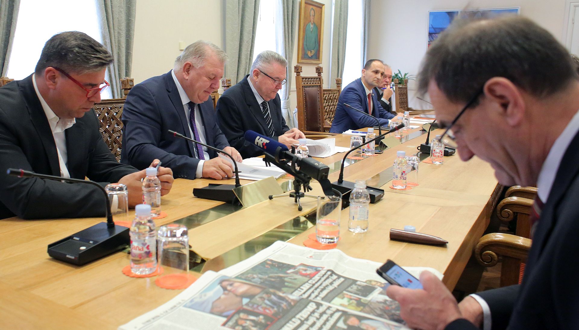 Zagreb,9.11.2016 - Održano je sjednica Odbora za ratne veterane.Na slici Franko Vidović,Josip Đakić,Zdravko Ronko i Nenad Stazić.
foto Hina/ Tomislav Pavlek/ tp