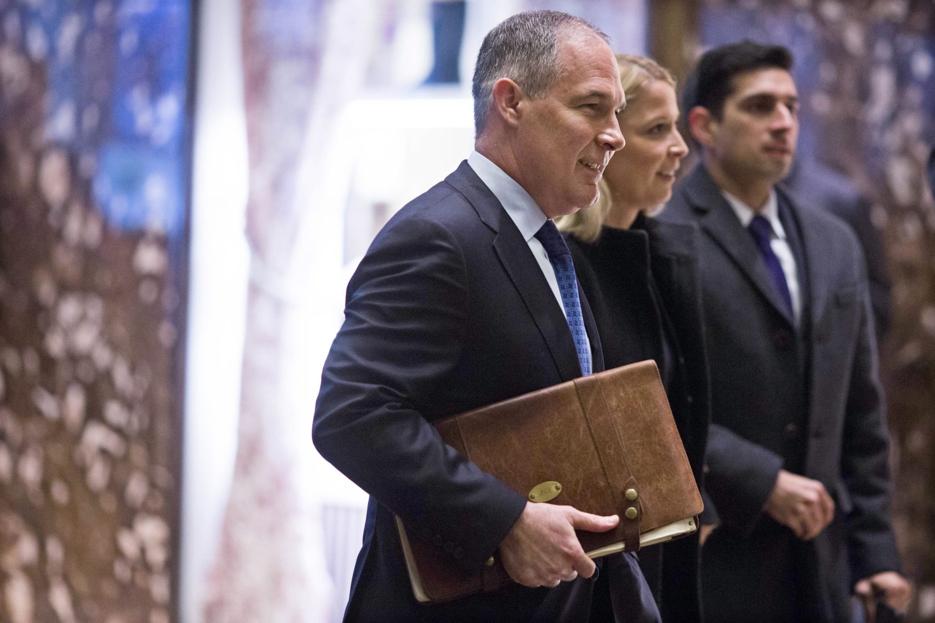 epa05664050 Oklahoma Attorney General Scott Pruitt (L) arrives at Trump Tower in Manhattan, New York, USA, 07 December 2016. US President-elect Donald Trump is holding meetings at Trump Tower as he continues to fill in key positions in his new administration.  EPA/JOHN TAGGART / POOL