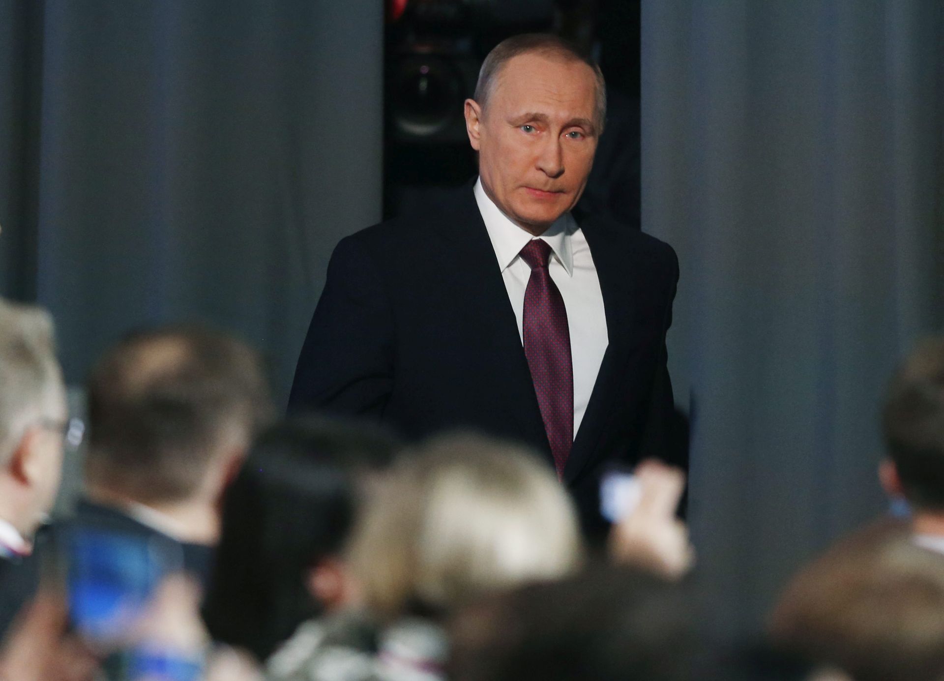 epa05686322 Russian President Vladimir Putin arrives for his annual press conference at the International Trade Center, in Moscow, Russia, 23 December 2016. A totalof 1,437 journalist from all regions of Russia are accredited at the press conference with many of them using various creative ways to attract the attention of the Russian leader and to ask their questions.  EPA/YURI KOCHETKOV