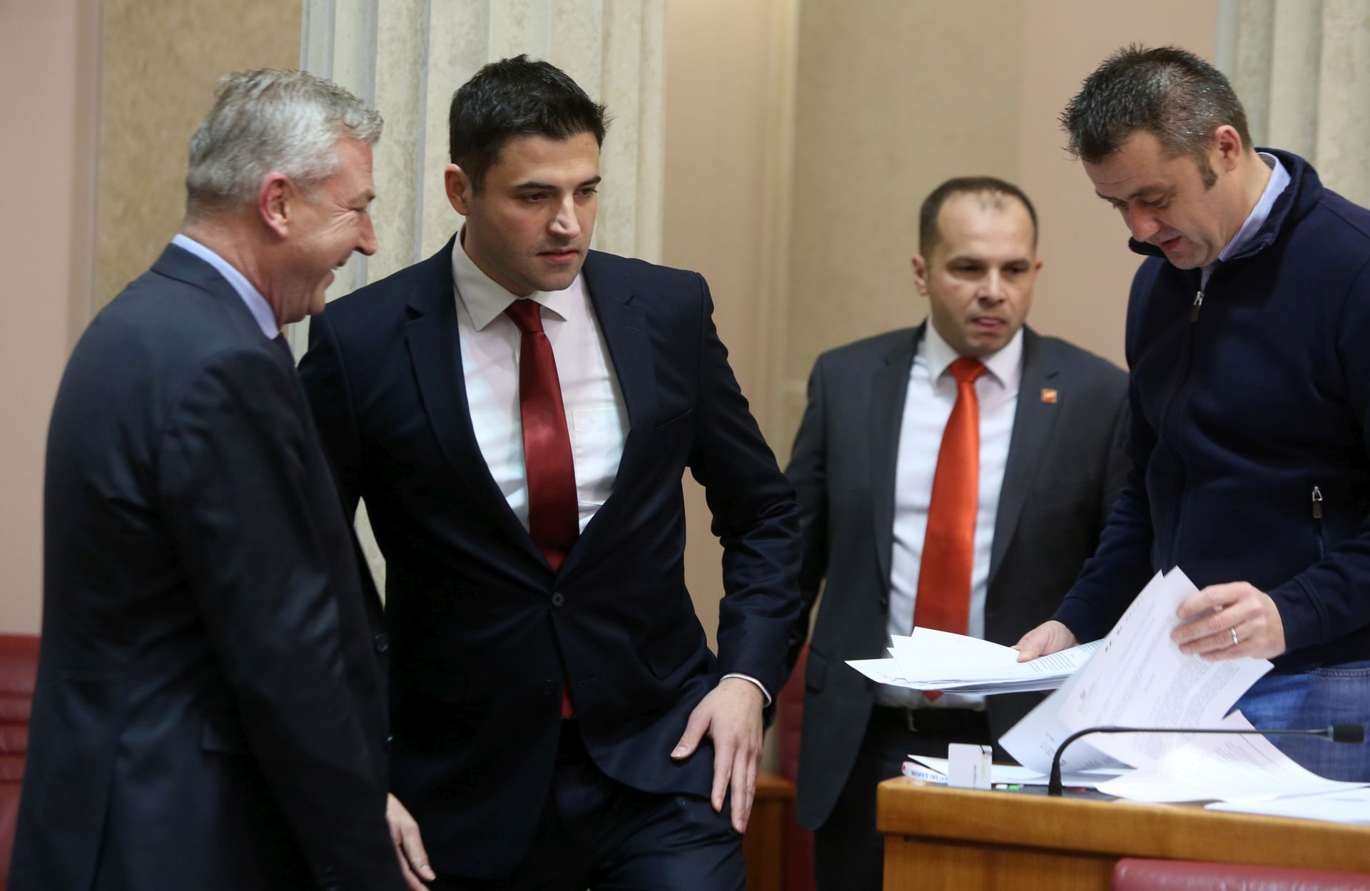 Zagreb, 8. prosinca 2016. - Hrvatski sabor u petak nastavlja sjednicu glasovanjem o dosad raspravljenim tockama dnevnog reda te utvrdivanjem dopune dnevnog reda. Ranko Ostojić, Davor Bernardić, Siniša Hajdaš Dončić i Igor Dragovan.  foto HINA / Daniel KASAP / dk