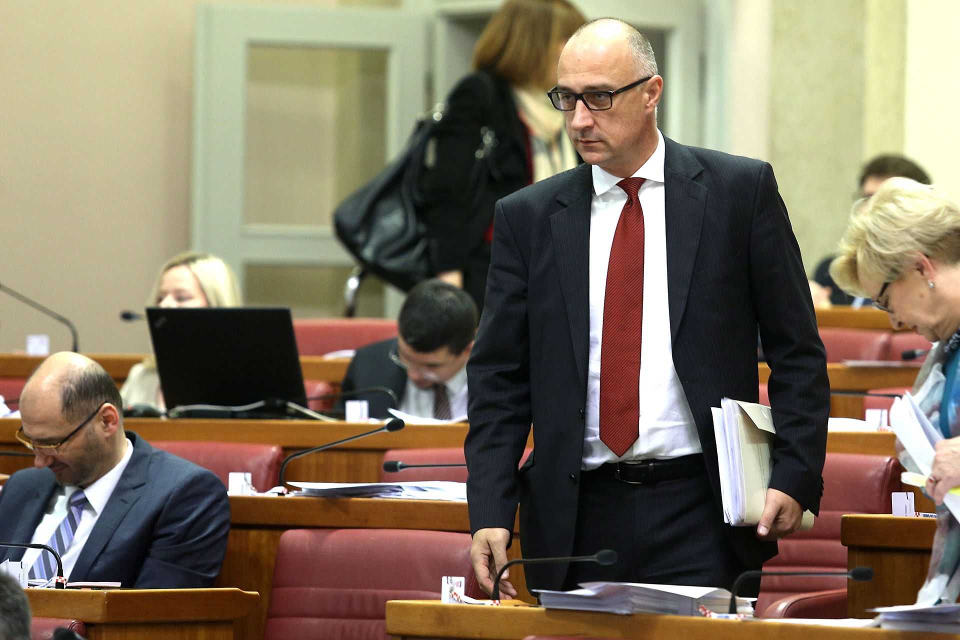 21.03.2016., Zagreb - Sabor bi glasovanjem o do sada raspravljenim tockama dnevnog reda, od kojih su najvaznije proracun za 2016. godinu i potvrda novog ministra branitelja, trebao zakljuciti drugu sjednicu. Ivan Vrdoljak sa novim izgledom u sabornici, 
Photo: Patrik Macek/PIXSELL