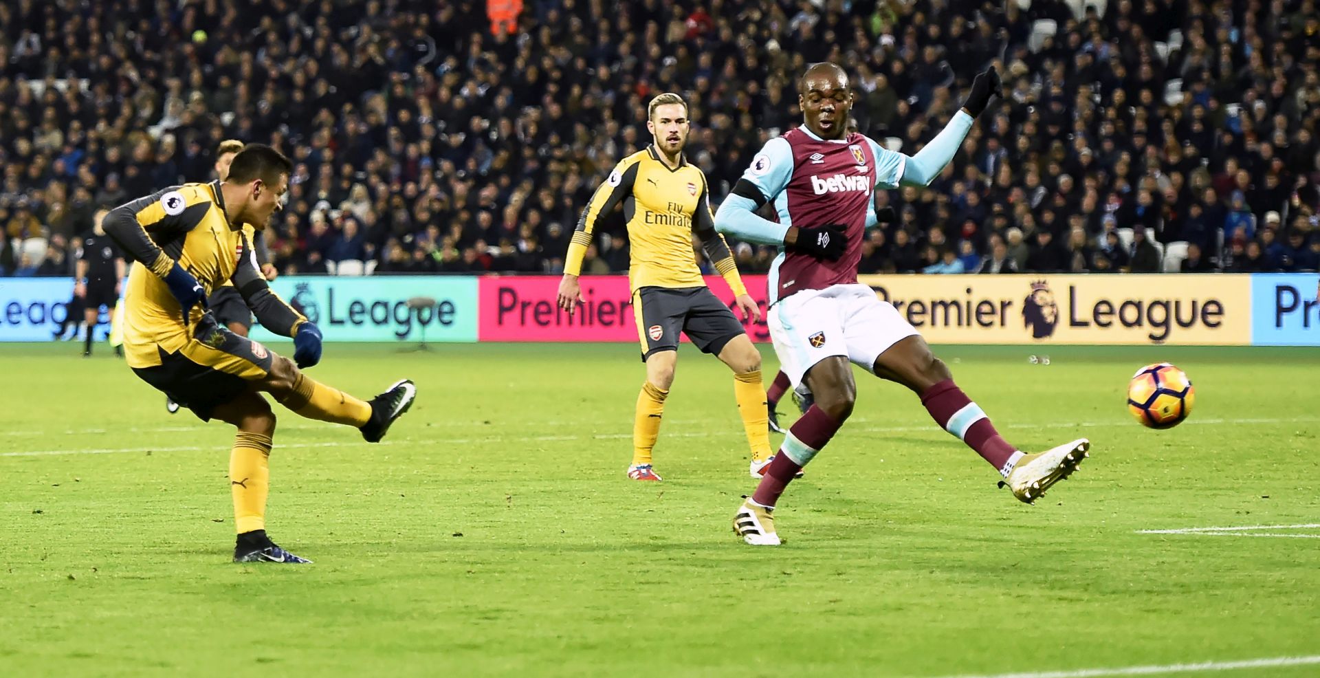 epa05658520 Arsenal's Alexis Sanchez (L) scores the 2-0 lead during the English Premier League soccer match between West Ham United and Arsenal FC in London, Britain, 03 December 2016.  EPA/HANNAH MCKAY EDITORIAL USE ONLY. No use with unauthorized audio, video, data, fixture lists, club/league logos or 'live' services. Online in-match use limited to 75 images, no video emulation. No use in betting, games or single club/league/player publications.