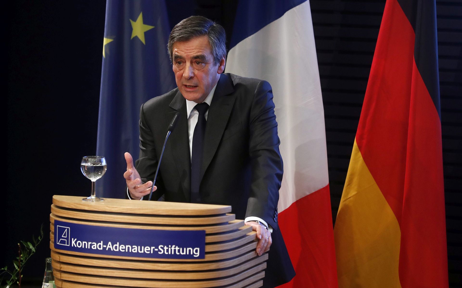 epa05744762 Former French prime minister and present presidential candidate Francois Fillon delivers a speech in a lecture in the Konrad Adenauer Foundation in Berlin, Germany, 23 January 2017. In his speech entitled 'Our responsibility for Europe', he explained his political plans for France and Europe.  EPA/FELIPE TRUEBA
