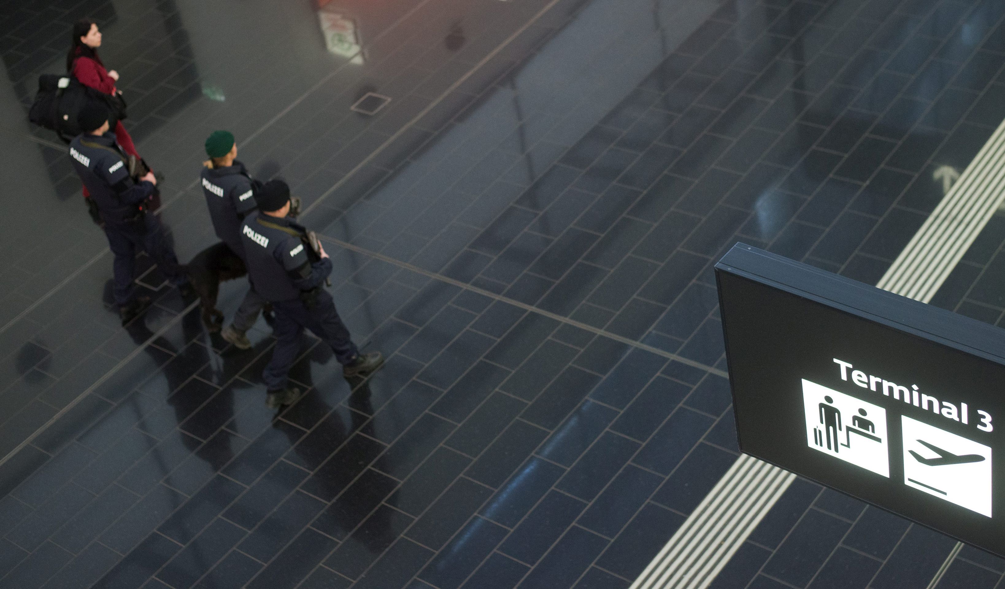 epa05242056 Austrian police officers with a sniffer dog on duty at Vienna International Airport, Vienna, Austria, 03 April 2016. Security levels and presence of police at Austrian airports have been increased following the explosions in the departure hall of Zaventem Airport and on the metro system in Brussels, Belgium on 22 March 2016.  EPA/CHRISTIAN BRUNA