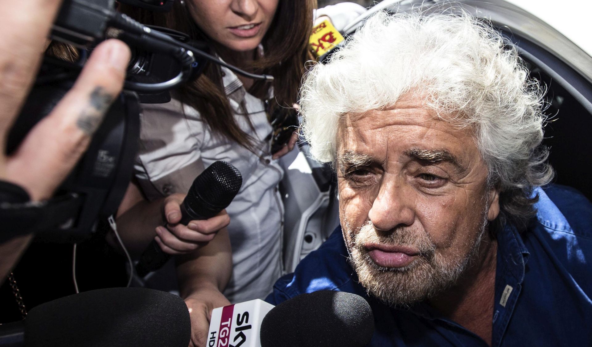epa05381237 Anti-establishment Five-Star Movement leader Beppe Grillo (C) leaves the hotel in Rome, Italy, 21 June 2016. Italy's 5-Star Movement made major gains in the second round of mayoral elections on 19 June 2016.  EPA/ANGELO CARCONI