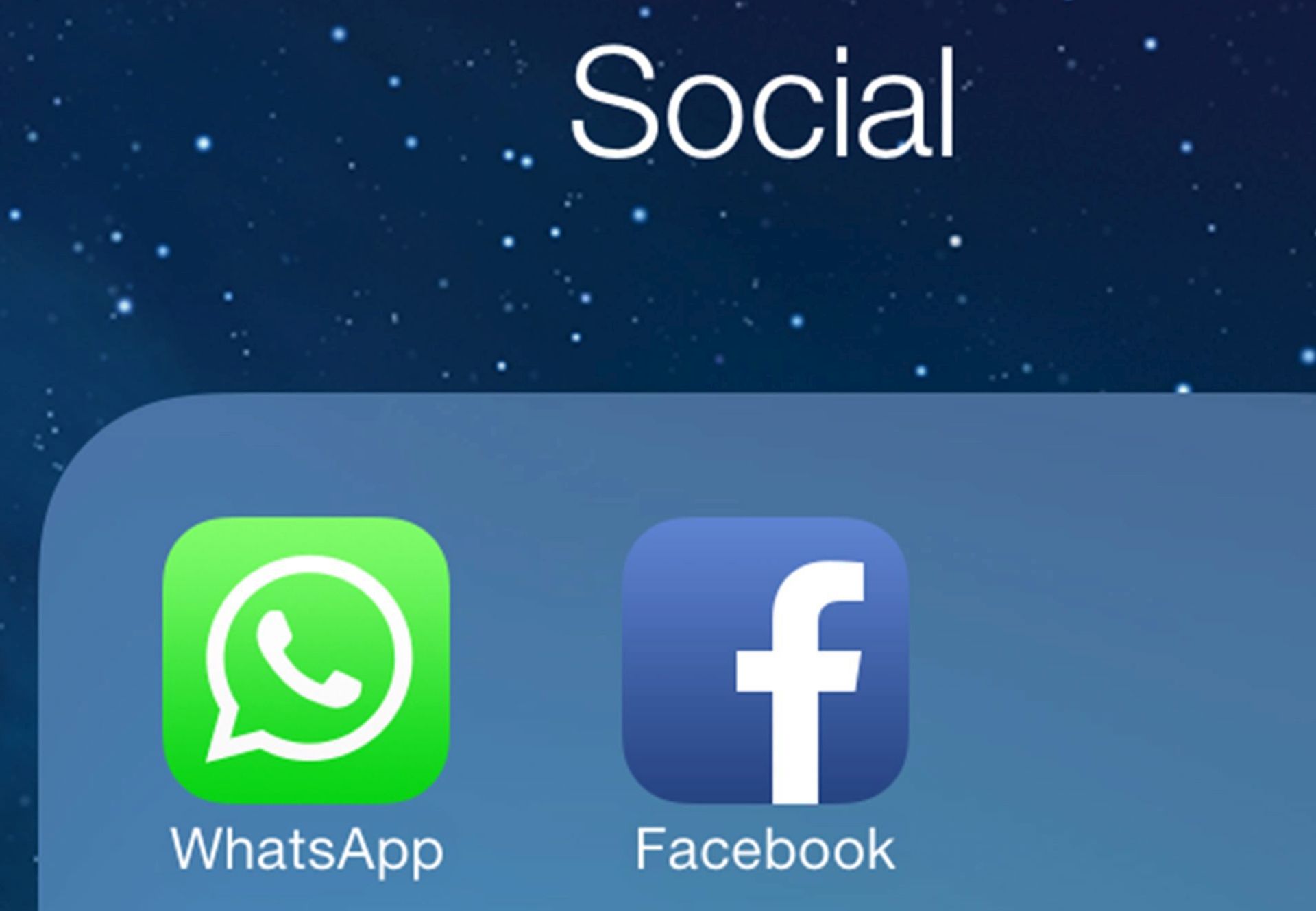 epa05614715 (FILE) A file picture dated 20 February 2014 shows The Facebook and WhatsApp app icons displayed on an iPhone in New York, USA. Social media giant Facebook on 02 November 2016 posted for its Q3 of 2016's adjusted earnings of 1.09 US dollars per share on revenue of some seven billion US dollars and an advertising revenue of 6.82 billionUS dollars, outperfoming analysts' expectations.  EPA/ANDREW GOMBERT