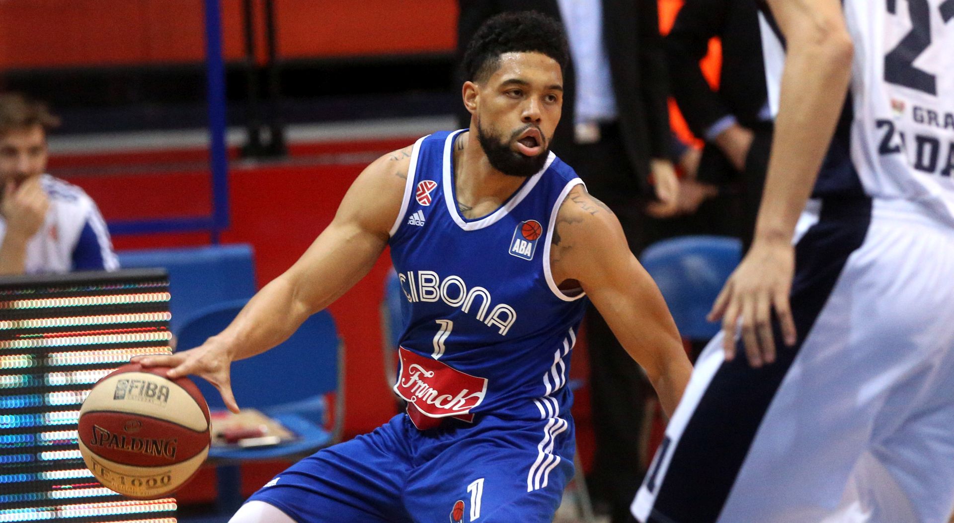 Zagreb, 27.11.2016 - Utakmica 11. kola regionalne košarkaške ABA lige Cibona - Zadar. Na slici Scott Michael Reynolds u napadu.
Foto HINA/ Dario GRZELJ/ dag