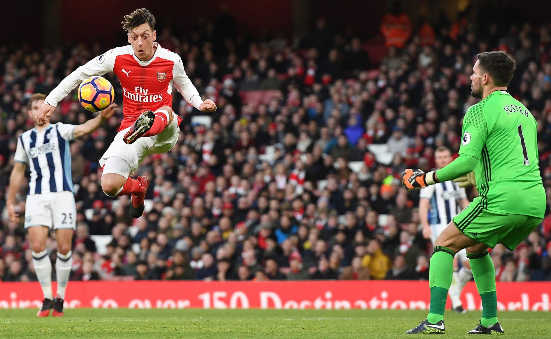 epa05688720 Arsenal's Mesut Ozil (2L) gets behind the  West Brom defence during an English Premier League soccer match at the Emirates Stadium in London, Britain, 26 December 2016.  EPA/ANDY RAIN EDITORIAL USE ONLY. No use with unauthorized audio, video, data, fixture lists, club/league logos or 'live' service. Online in-match use limited to 75 images, no video emulation. No use in betting, games or single club/league/player publications
